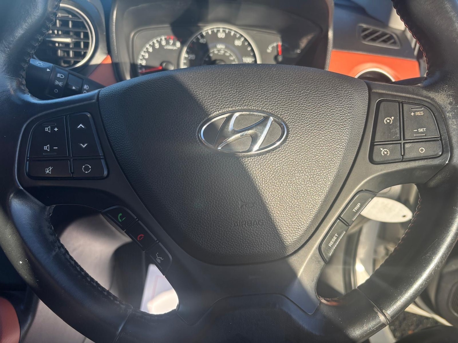 Used Hyundai i10 2014 for sale - 76892625: Photo 7