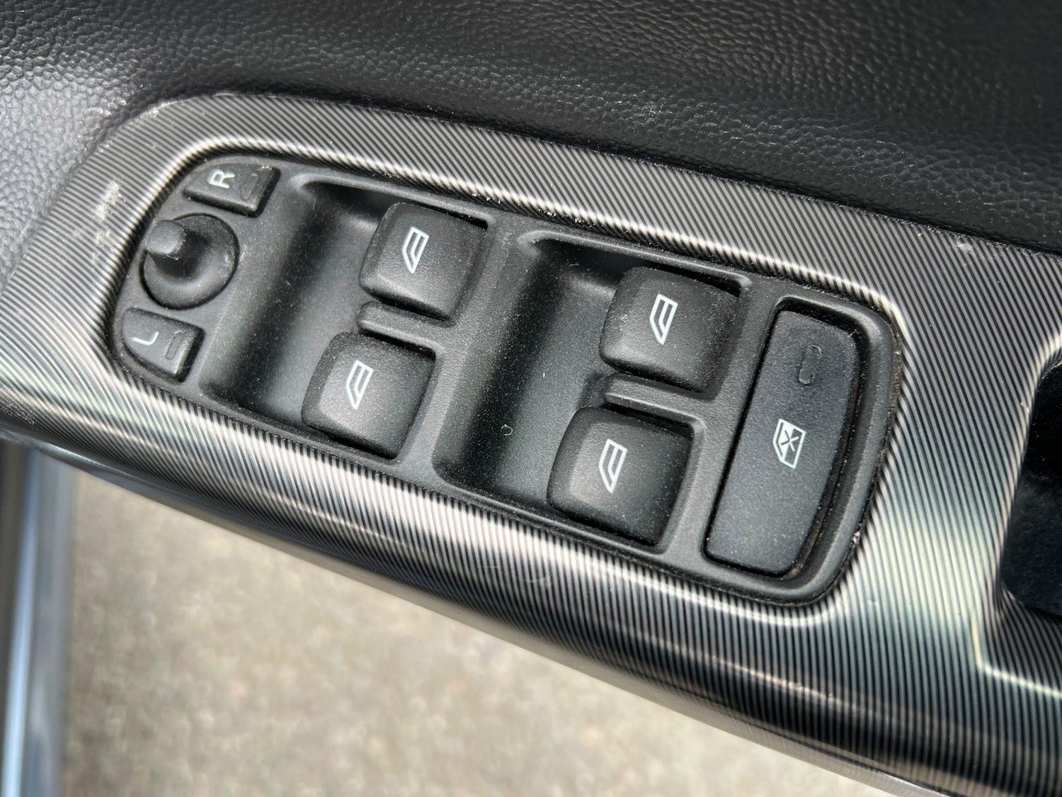 Used Volvo V50 2010 for sale - 77528104: Photo 15