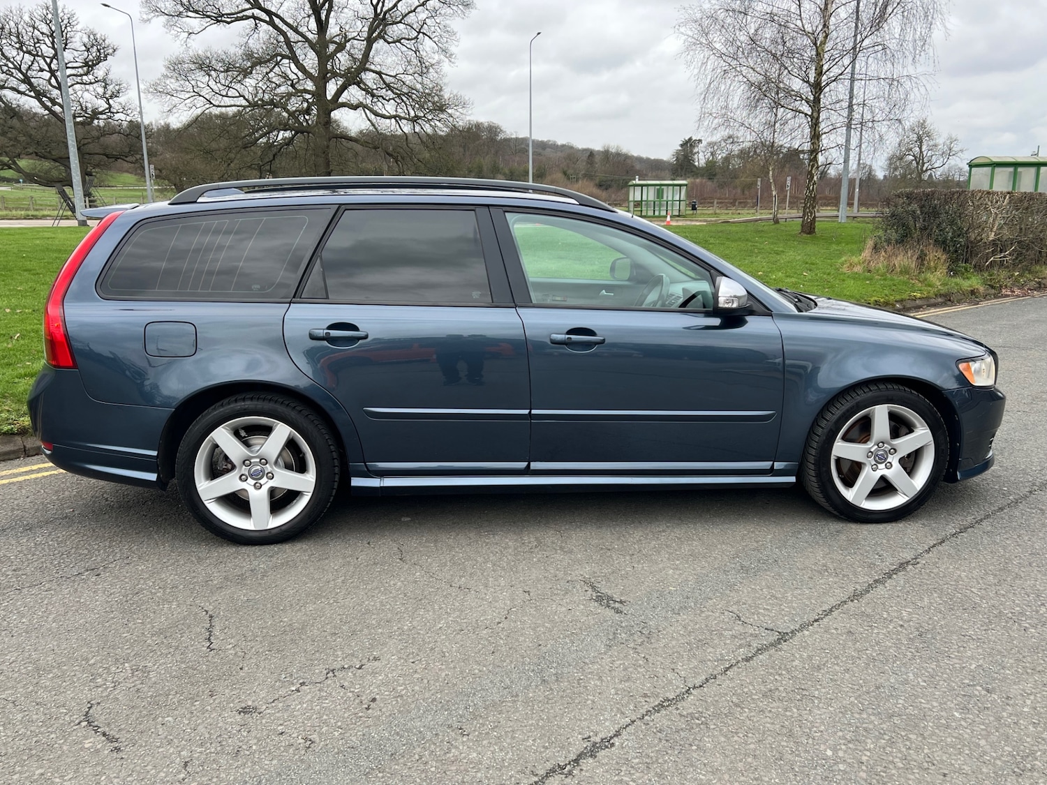 Used Volvo V50 2010 for sale - 77528104: Photo 2
