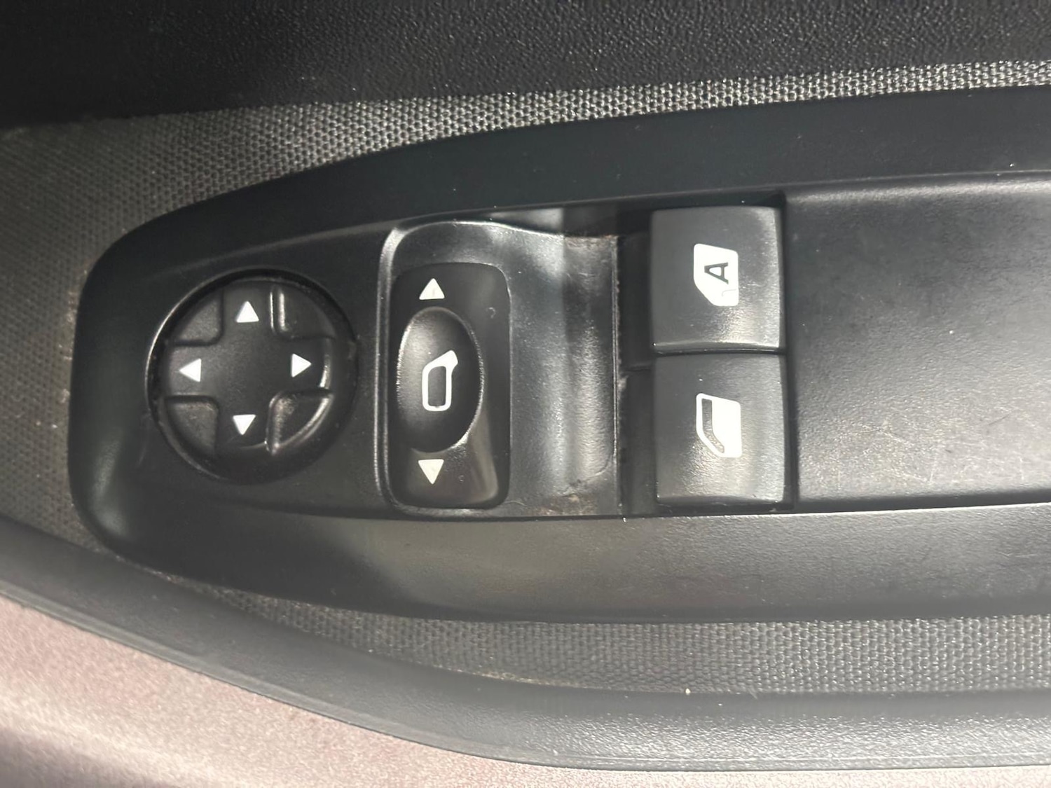 Used Peugeot 2008 2016 for sale - 76894919: Photo 9