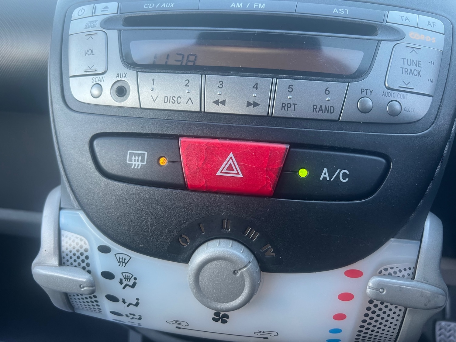 Used Toyota AYGO 2010 for sale - 76921960: Photo 14