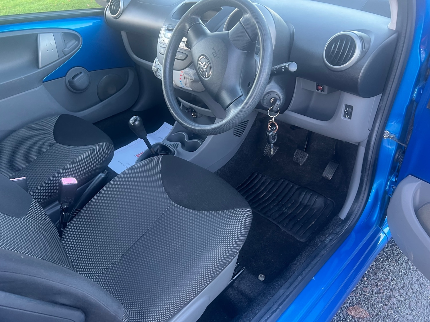 Used Toyota AYGO 2010 for sale - 76921960: Photo 2