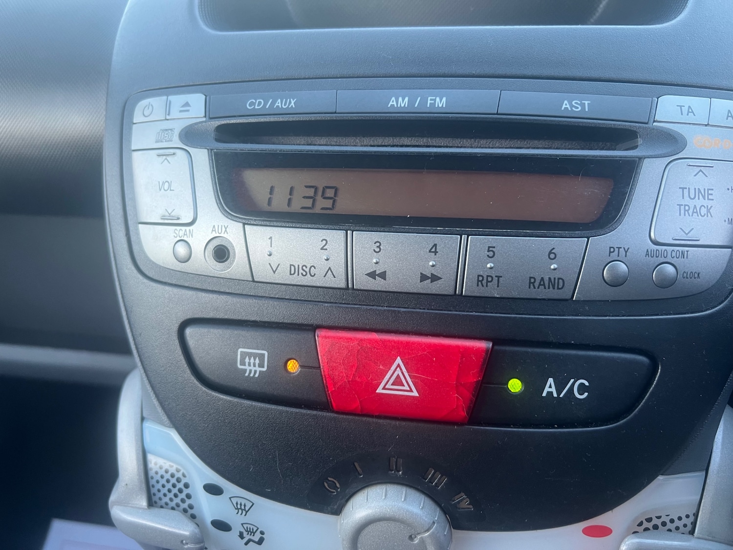 Used Toyota AYGO 2010 for sale - 76921960: Photo 3