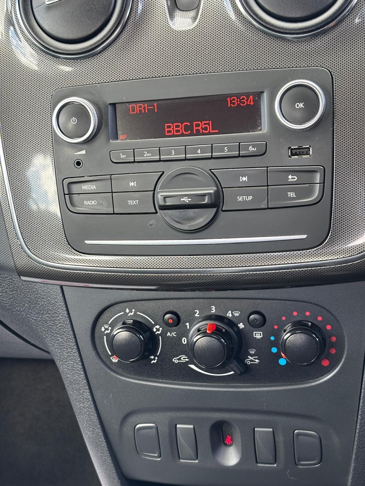 Used Dacia Sandero Stepway 2017 for sale - 77093791: Photo 6