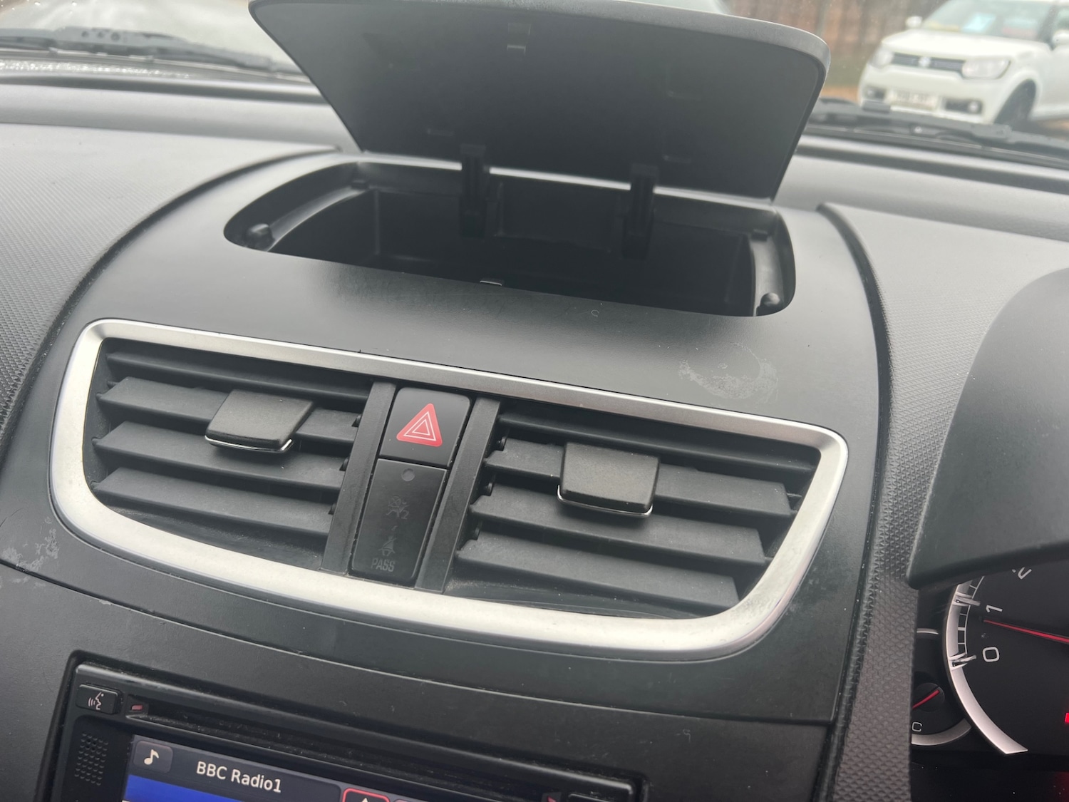 Used Suzuki Swift 2015 for sale - 77141025: Photo 18