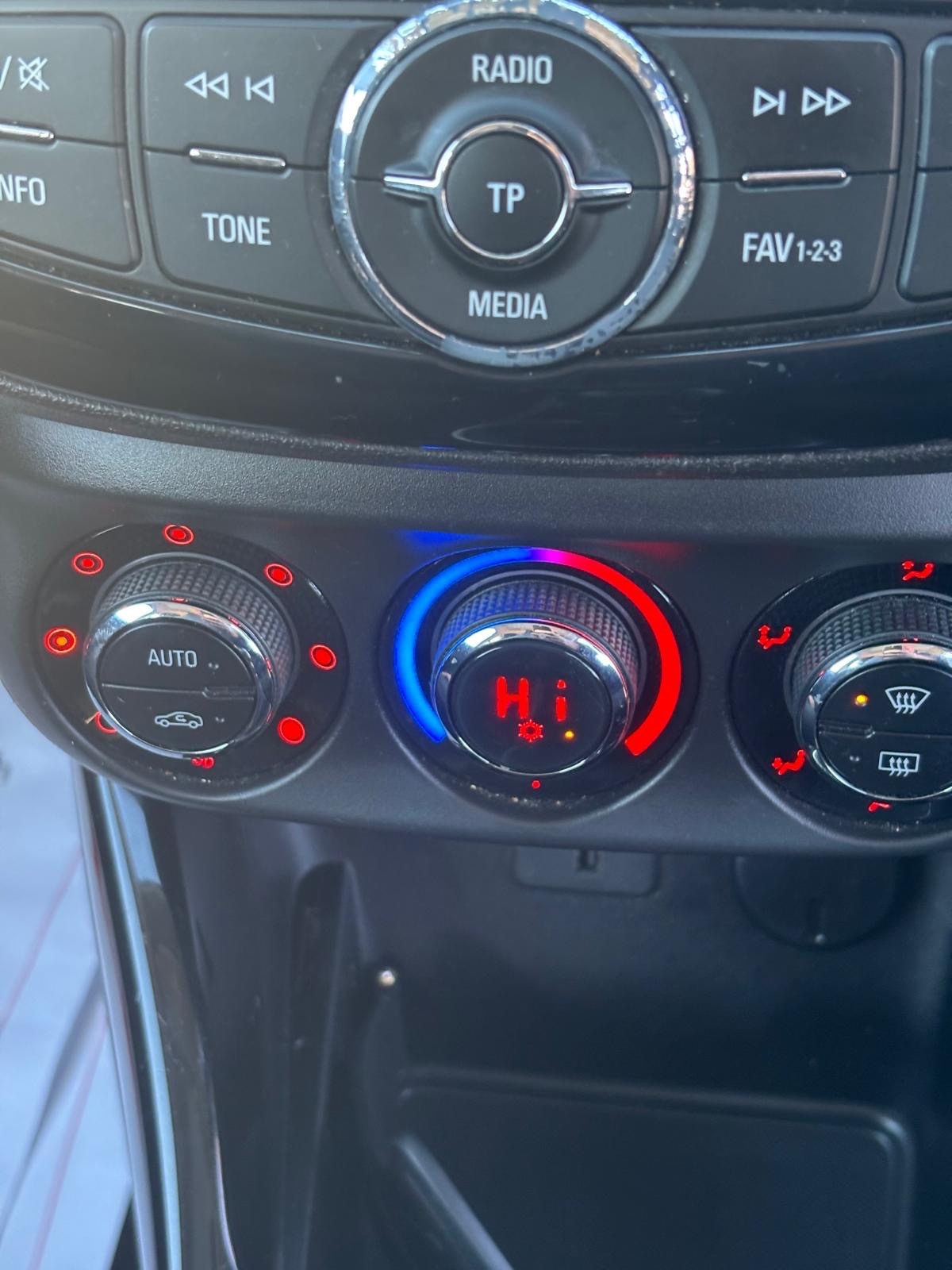 Used Vauxhall ADAM 2015 for sale - 76893080: Photo 10