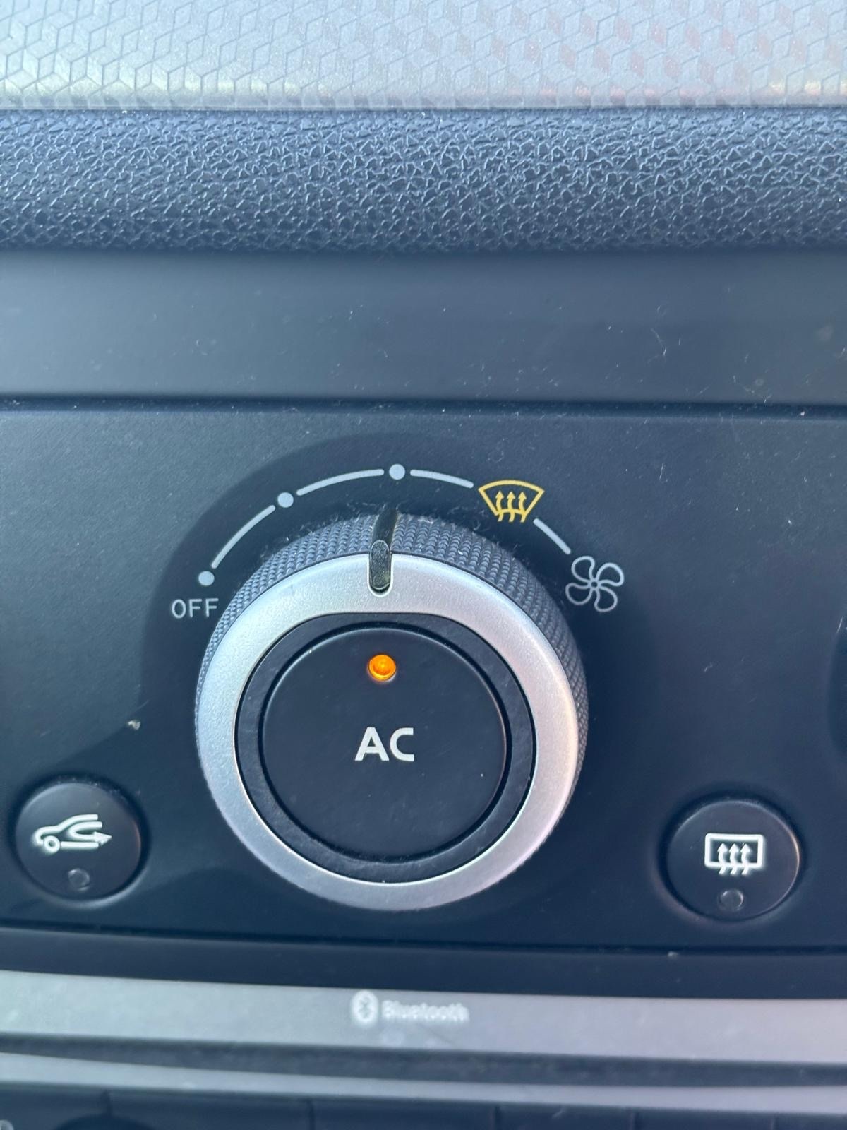 Used Renault Megane 2012 for sale - 76958530: Photo 11