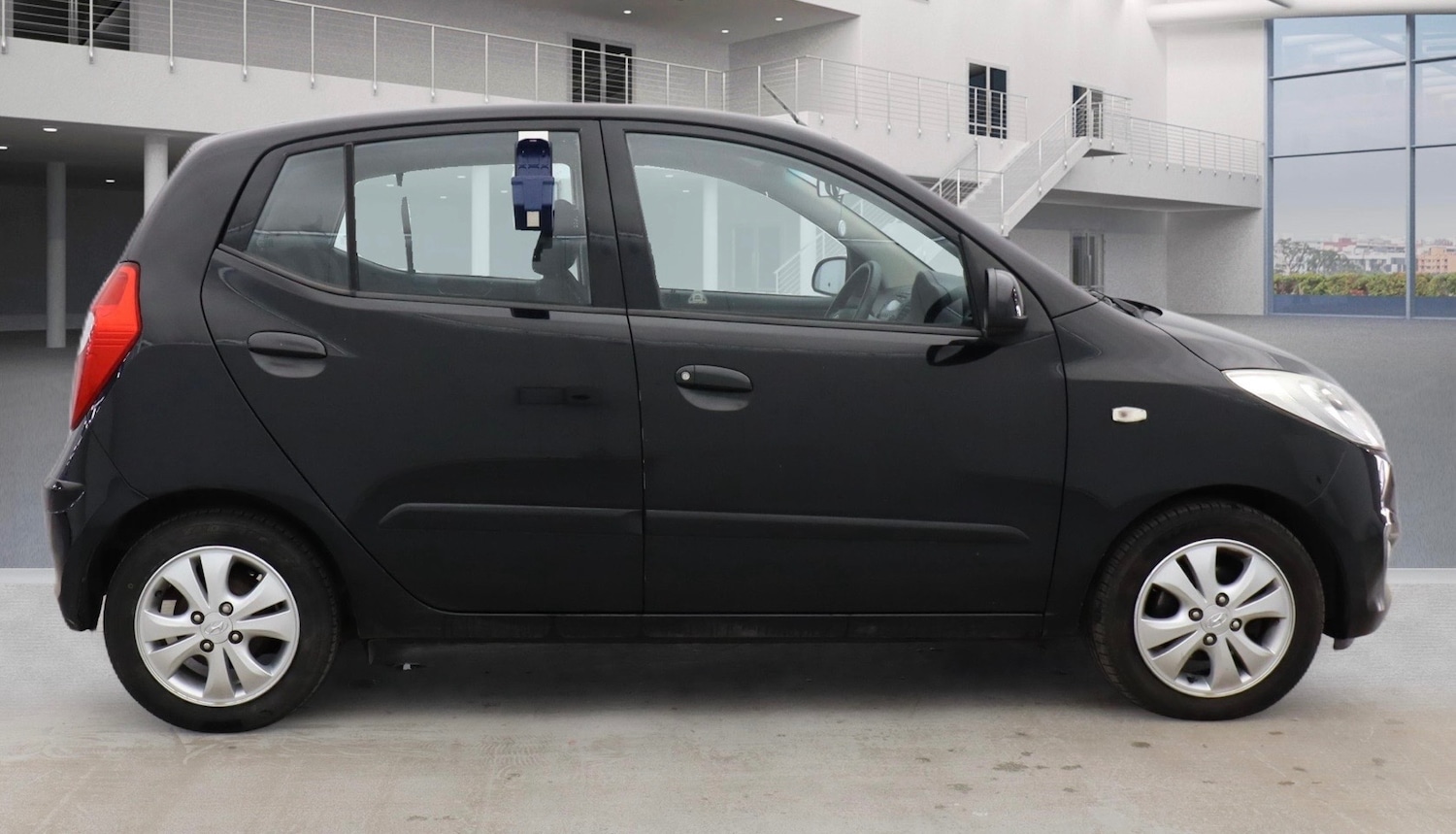 Used Hyundai i10 2011 for sale - 77582378: Photo 5