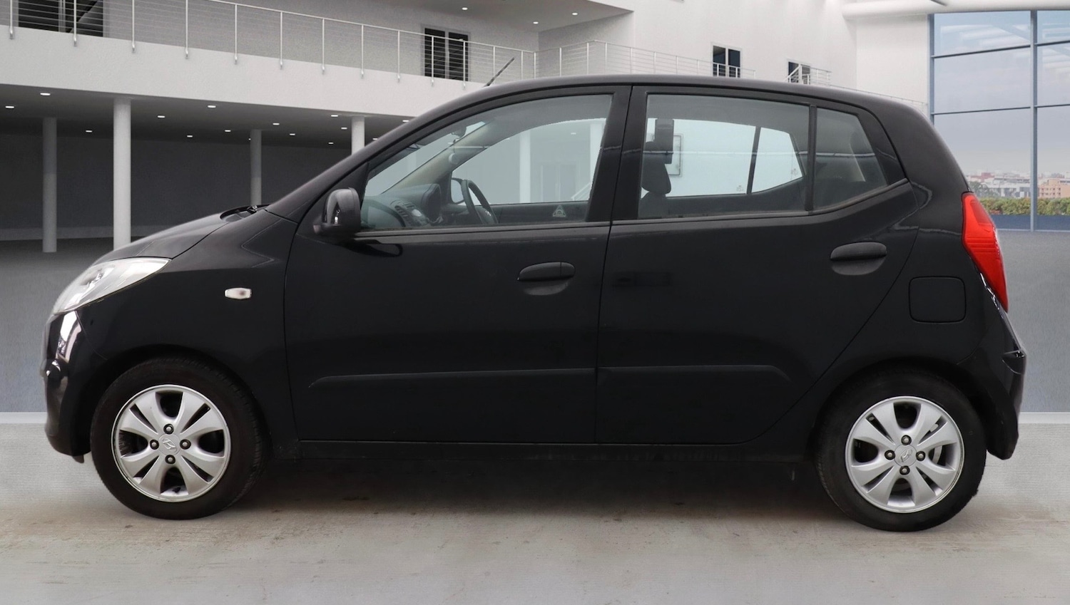 Used Hyundai i10 2011 for sale - 77582378: Photo 6