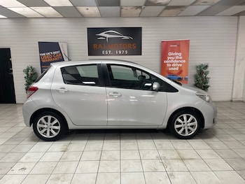 Used Toyota Yaris 2013 for sale - 75502127: Photo