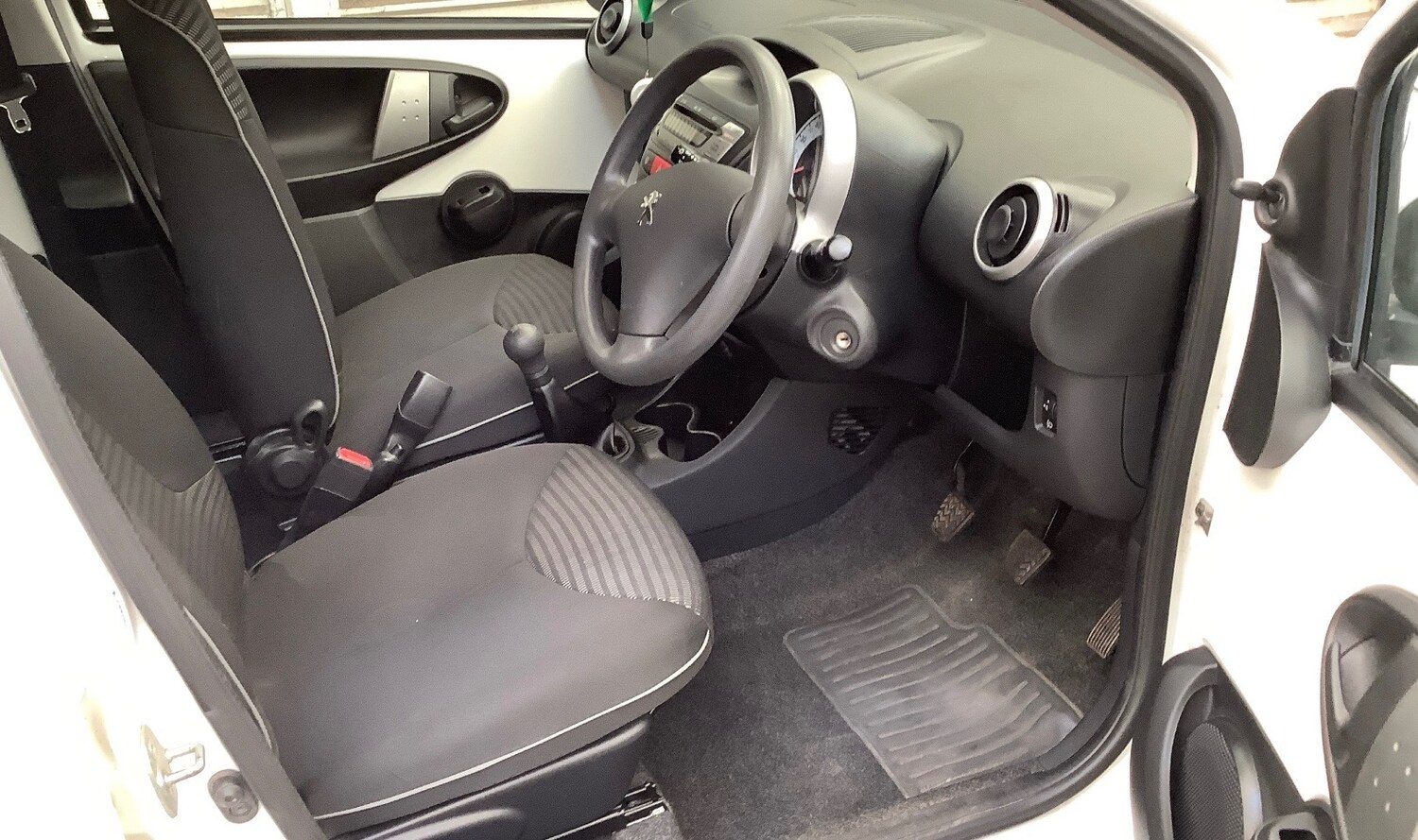 Used Peugeot 107 2013 for sale - 78217975: Photo 11