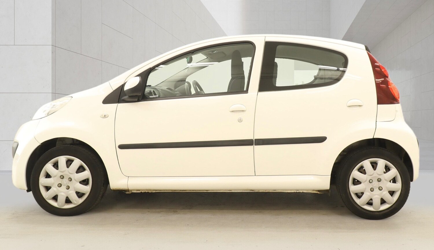 Used Peugeot 107 2013 for sale - 78217975: Photo 6