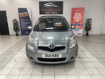 Used Toyota Yaris 2011 for sale - 75688936: Photo