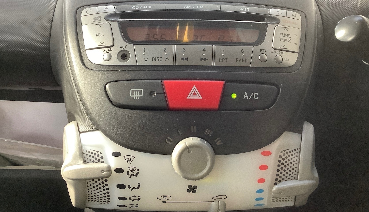 Used Peugeot 107 2013 for sale - 77921250: Photo 11