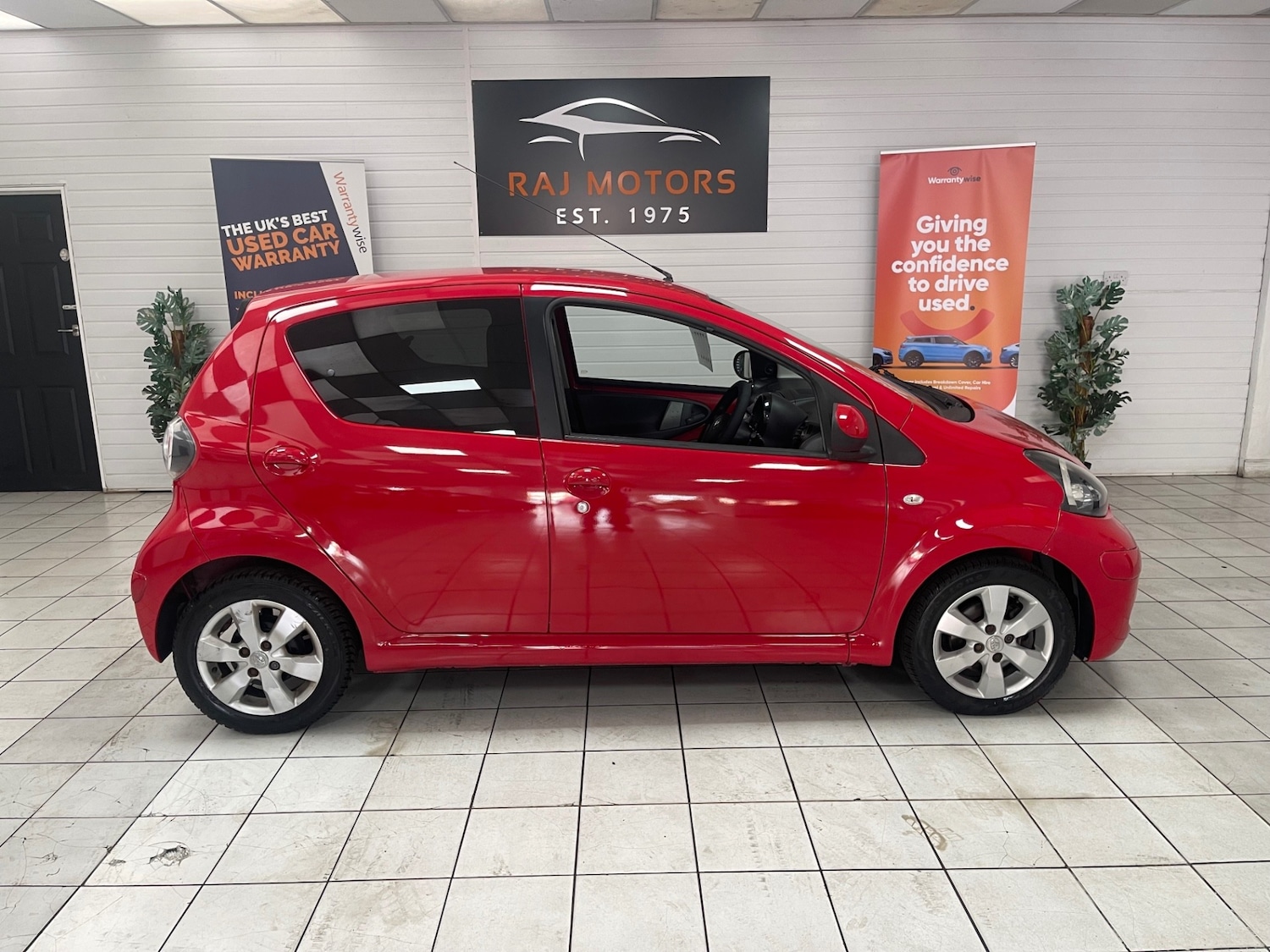 Used Toyota AYGO 2011 for sale - 77206937: Photo 4