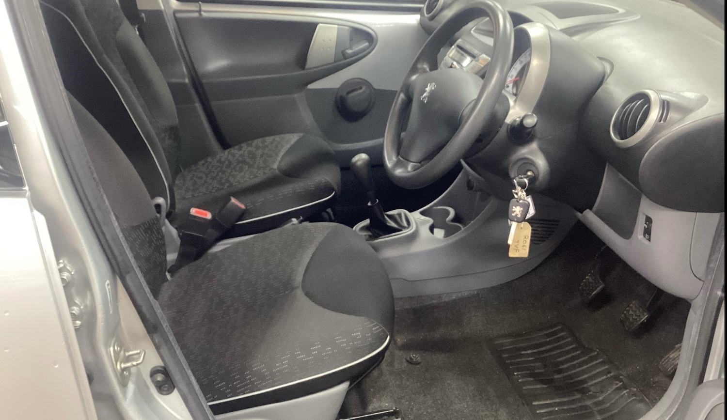 Used Peugeot 107 2011 for sale - 77502856: Photo 9