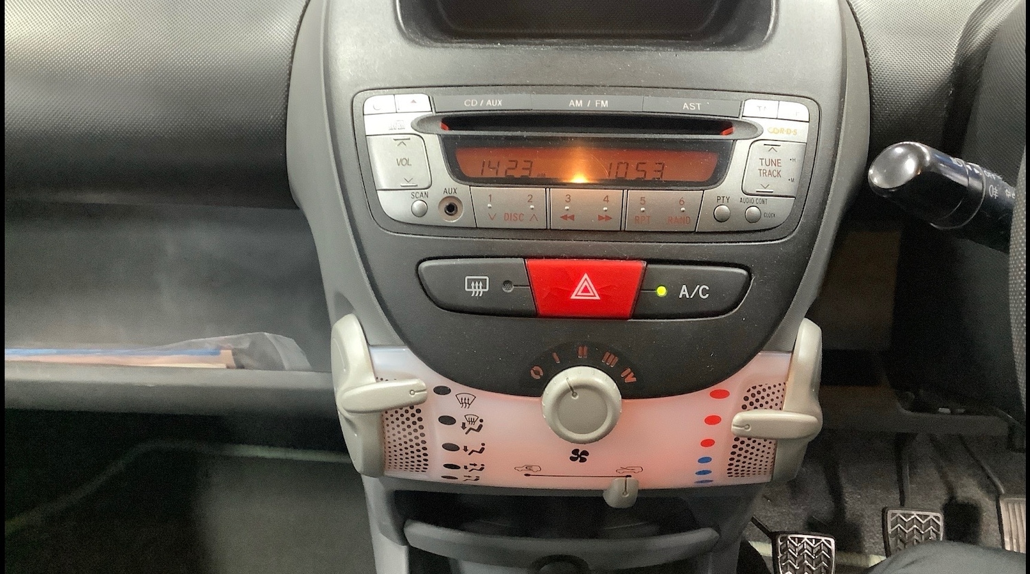 Used Toyota AYGO 2010 for sale - 77381228: Photo 10