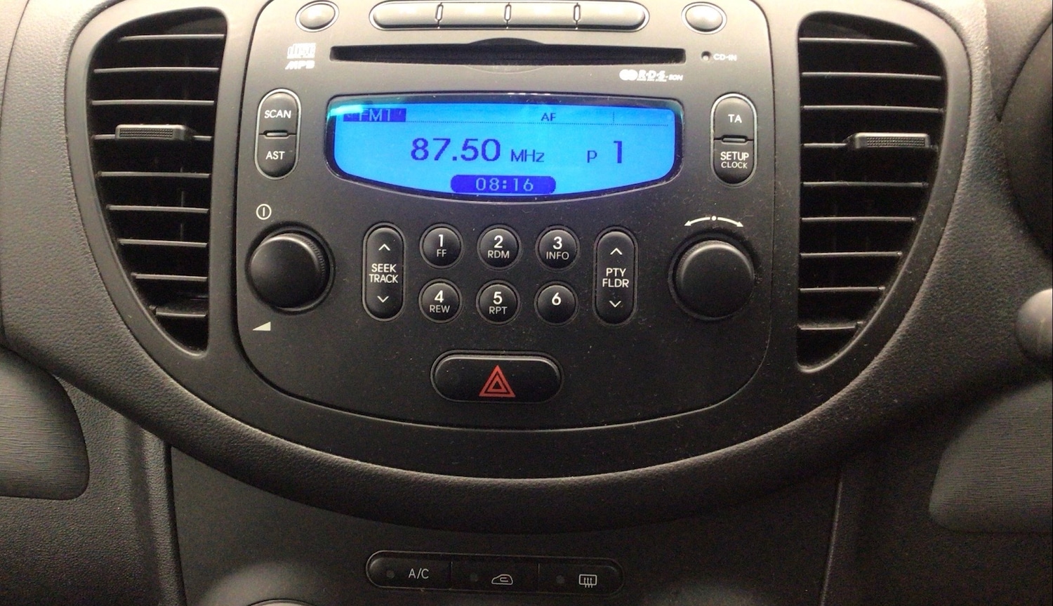 Used Hyundai i10 2013 for sale - 78124821: Photo 11