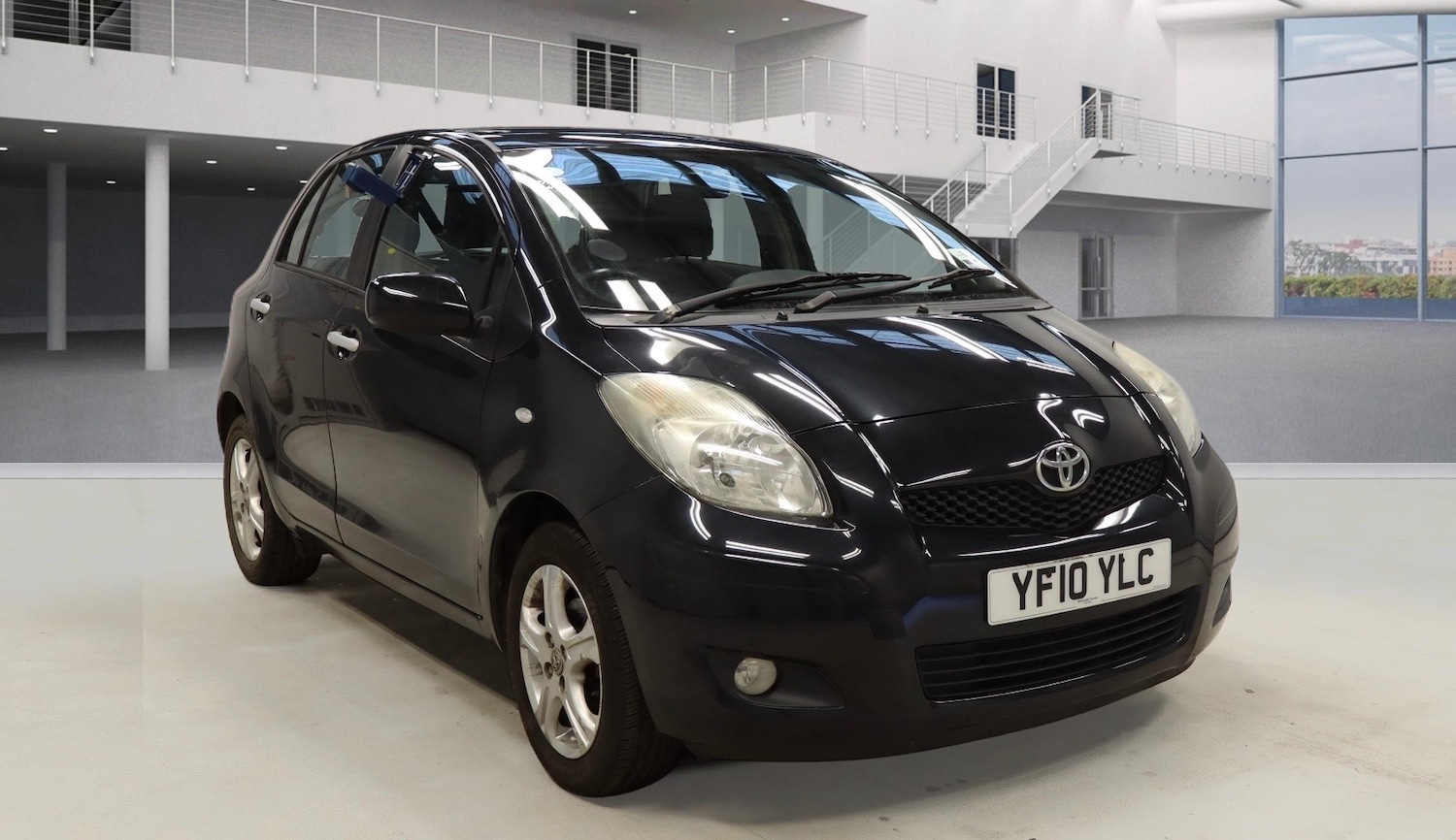 Used Toyota Yaris 2010 for sale - 77841865: Photo 2