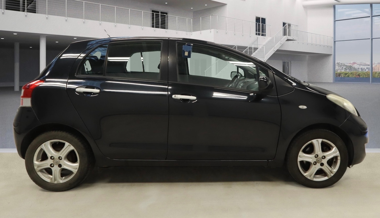 Used Toyota Yaris 2010 for sale - 77841865: Photo 5