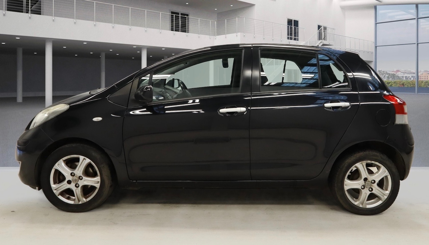 Used Toyota Yaris 2010 for sale - 77841865: Photo 6