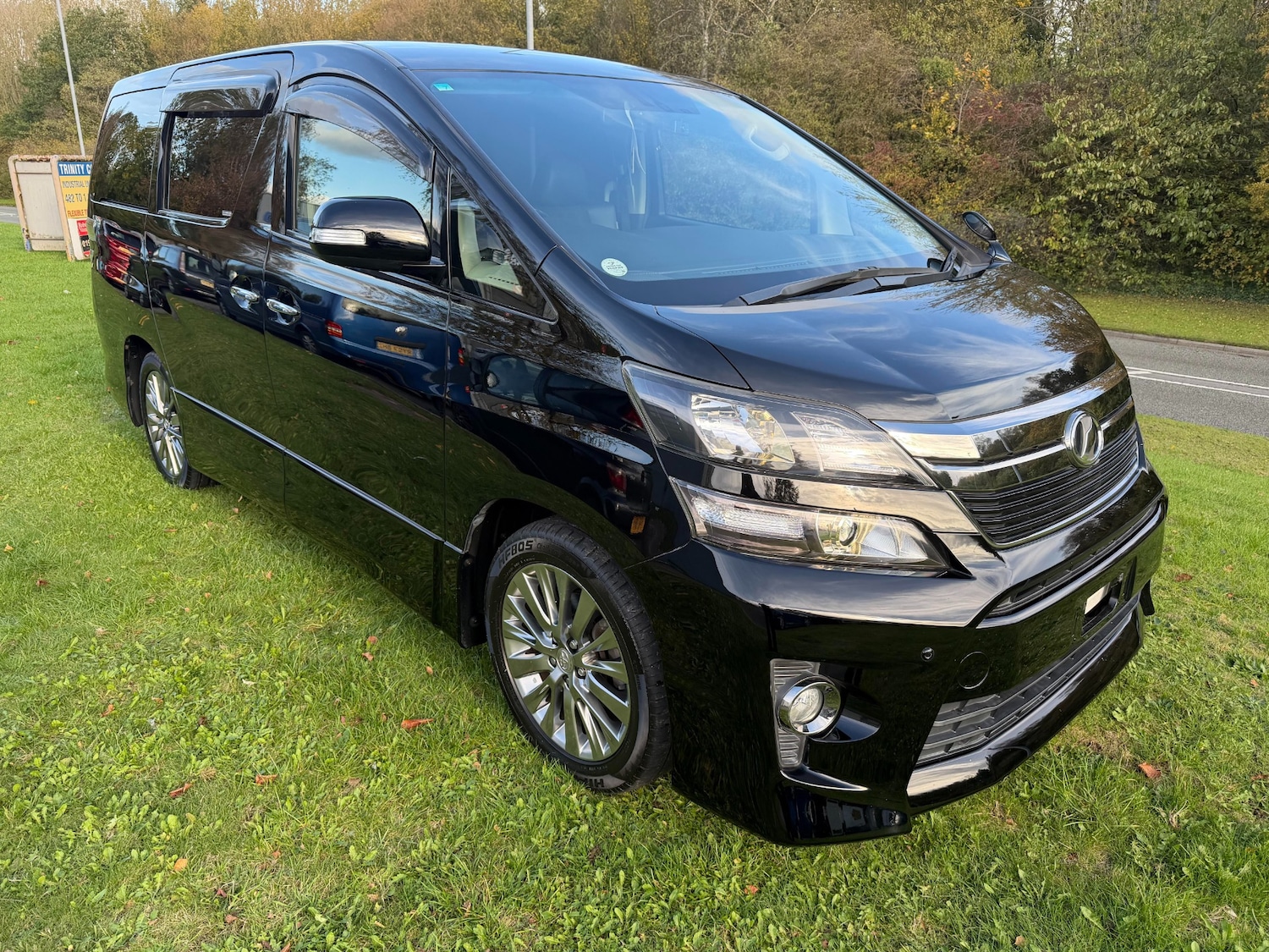 Used Toyota Vellfire 2014 for sale - 76354986: Photo 1