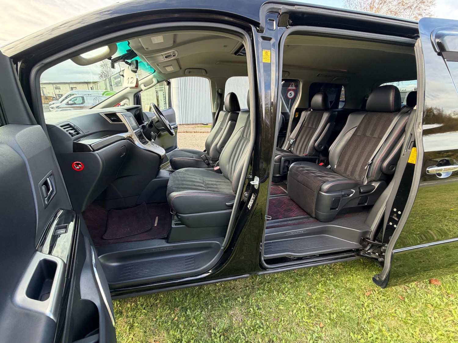 Used Toyota Vellfire 2014 for sale - 76354986: Photo 12