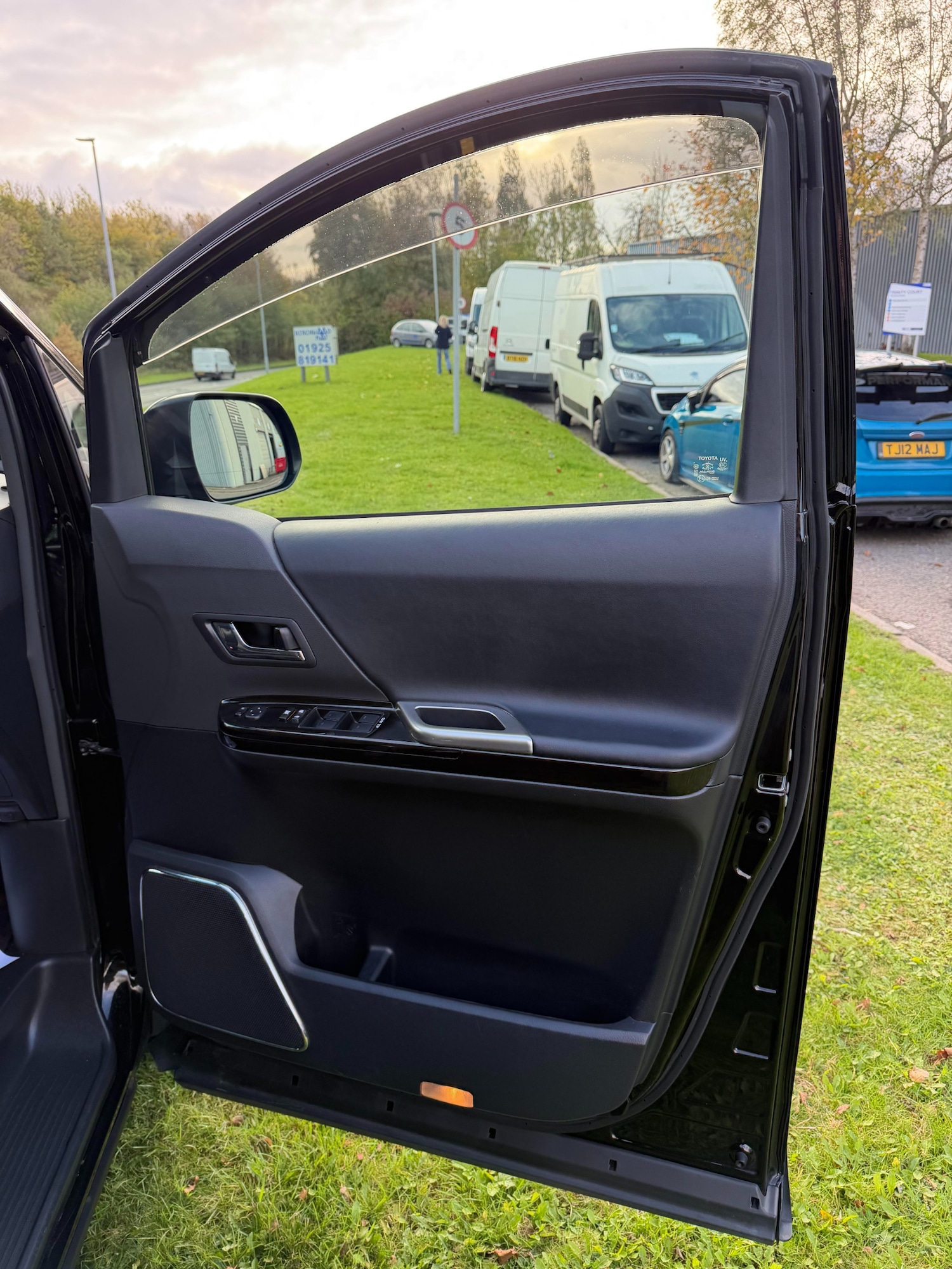 Used Toyota Vellfire 2014 for sale - 76354986: Photo 20
