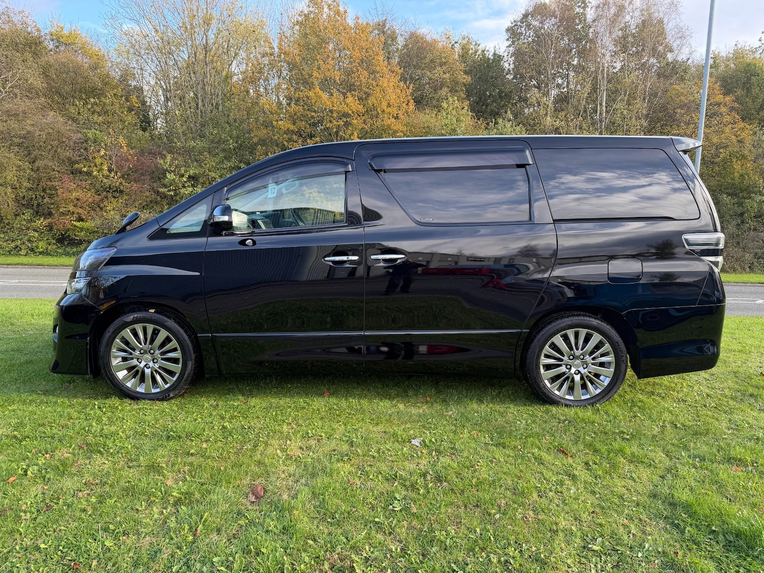 Used Toyota Vellfire 2014 for sale - 76354986: Photo 4