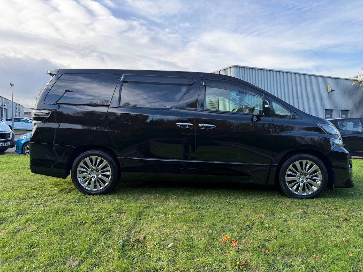 Used Toyota Vellfire 2014 for sale - 76354986: Photo 5