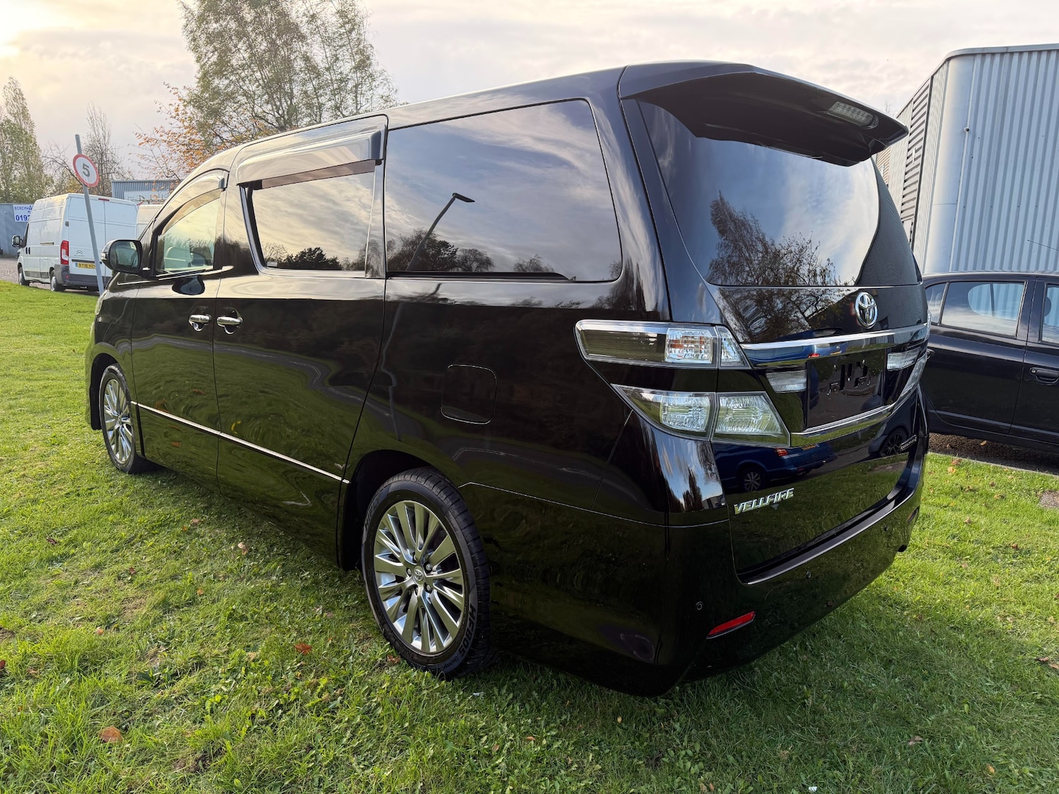 Used Toyota Vellfire 2014 for sale - 76354986: Photo 6