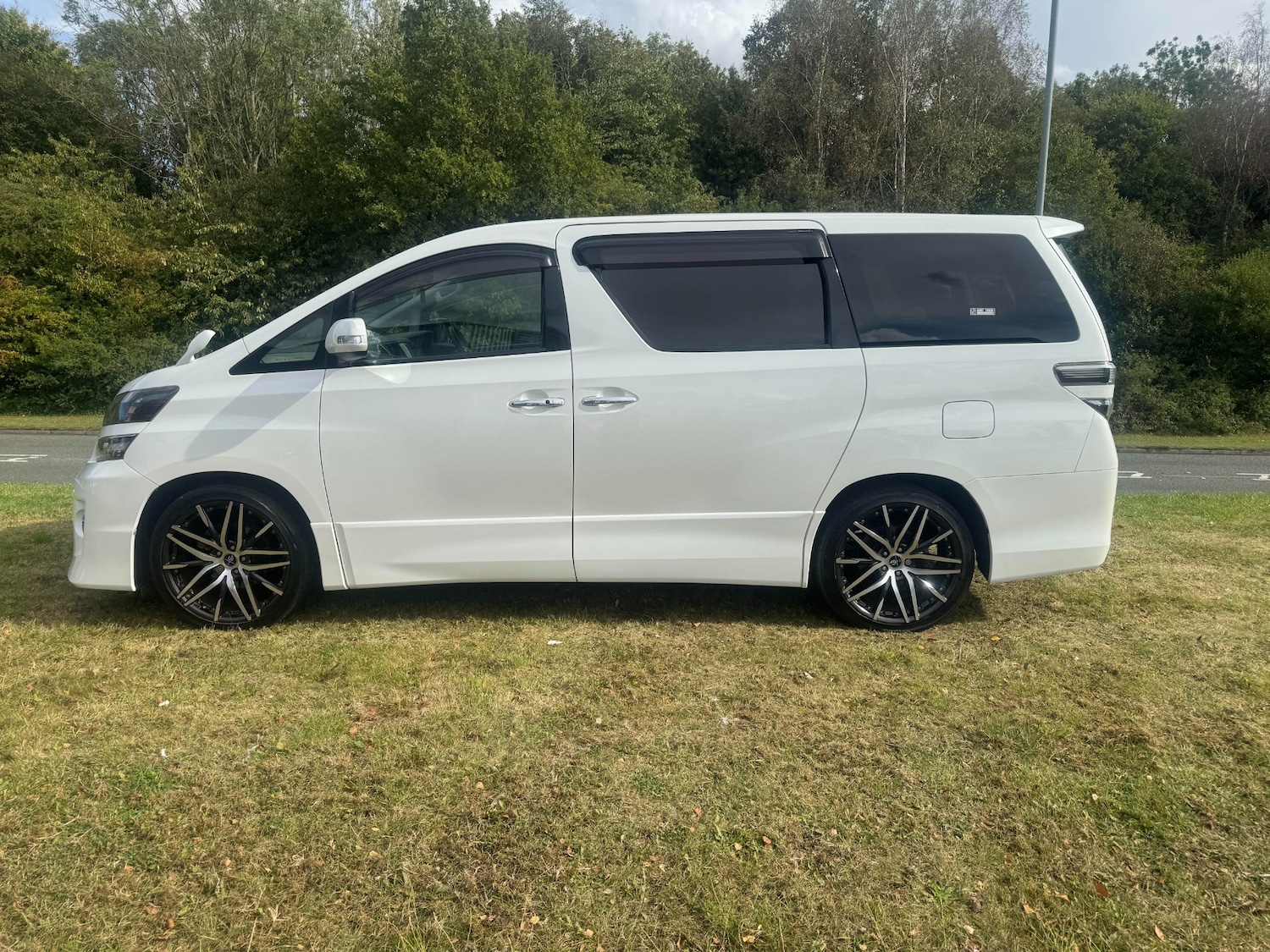 Used Toyota Vellfire 2014 for sale - 75712185: Photo 4