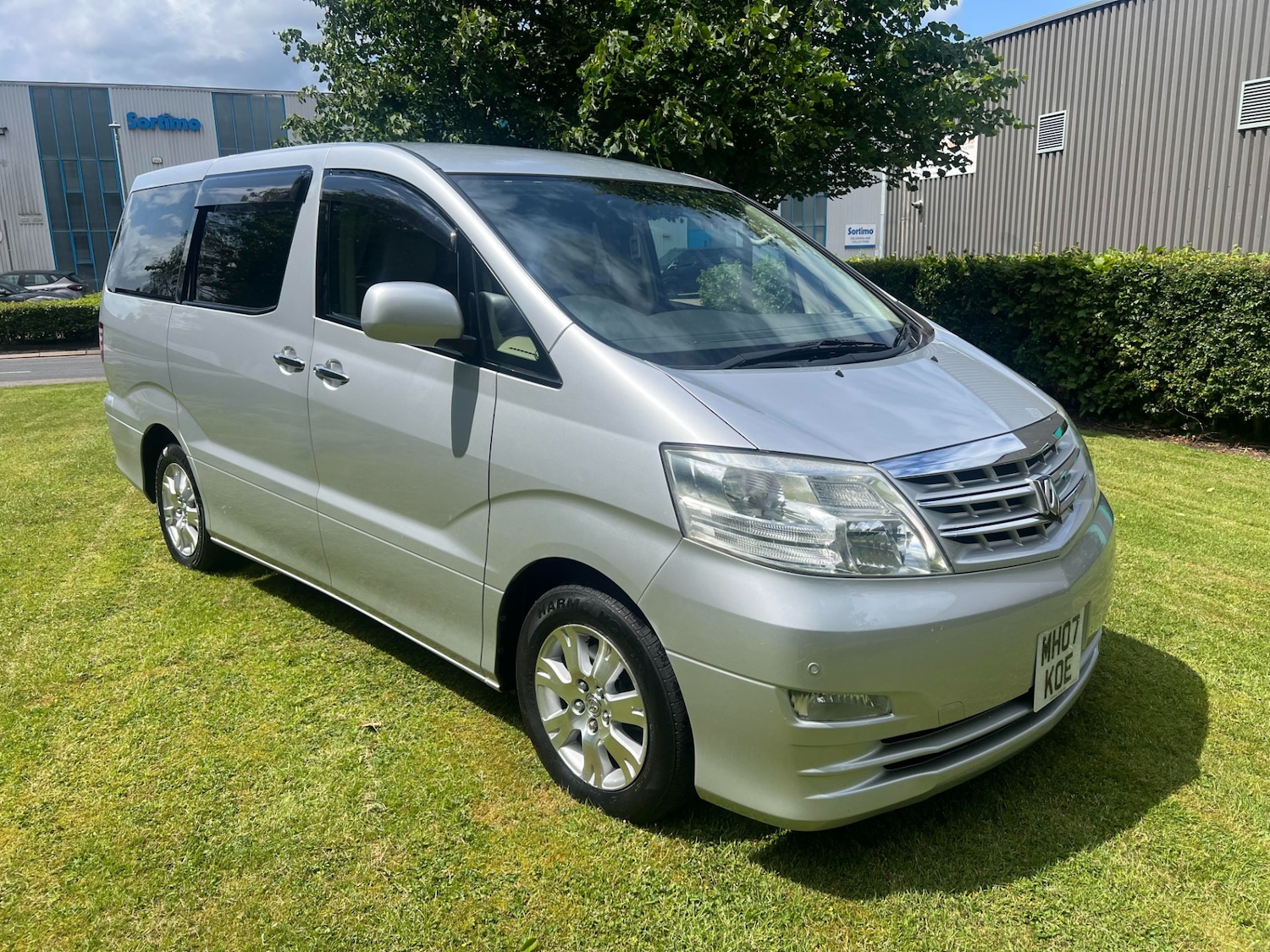 Used Toyota Alphard 2007 for sale - 77198491: Photo 1