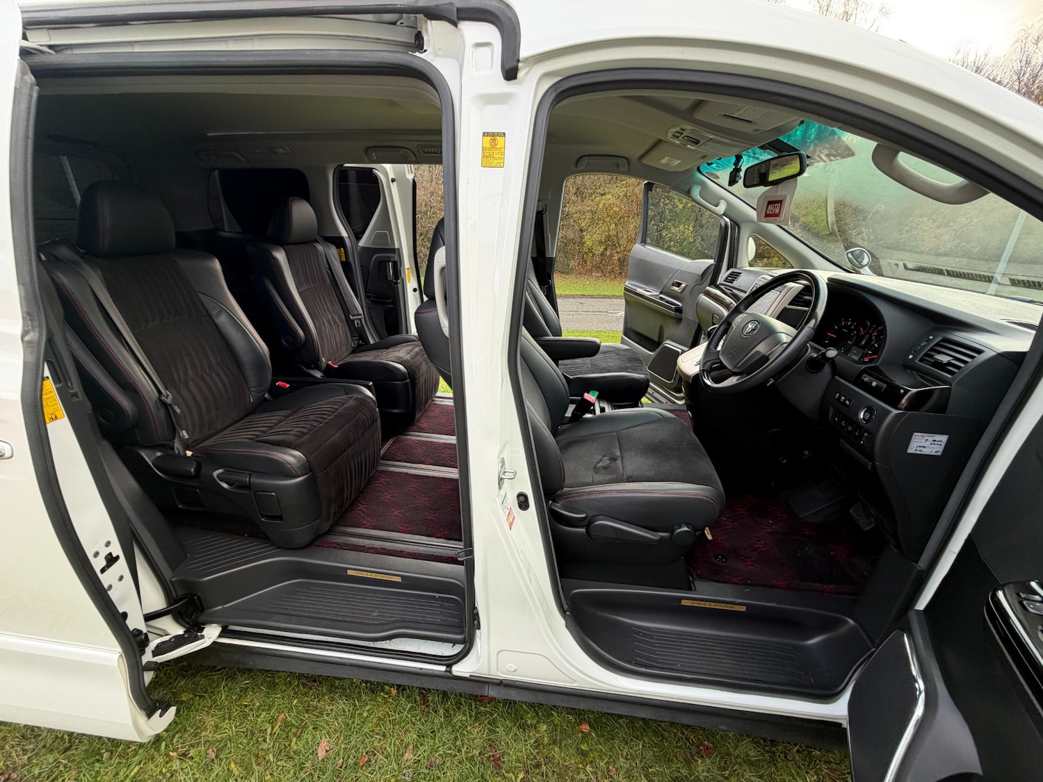 Used Toyota Vellfire 2025 for sale - 76766889: Photo 12