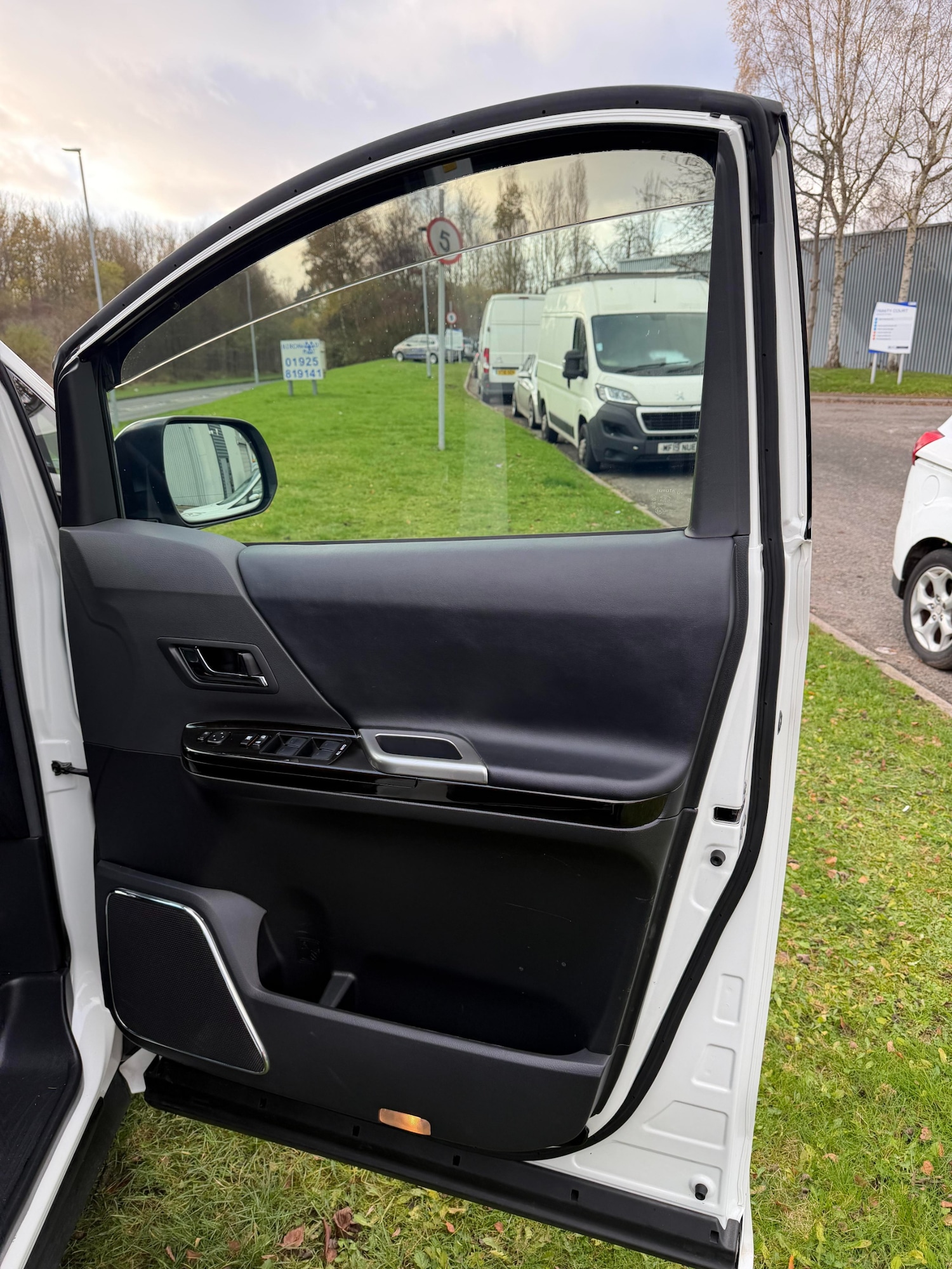 Used Toyota Vellfire 2025 for sale - 76766889: Photo 19