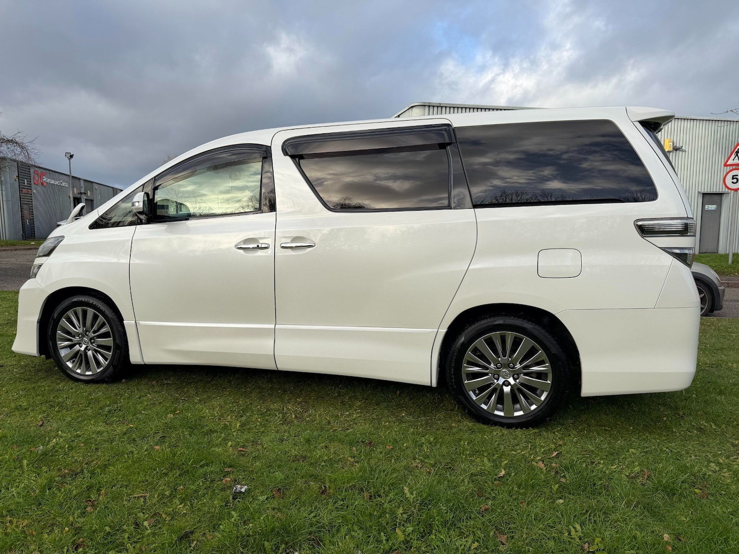 Used Toyota Vellfire 2025 for sale - 76766889: Photo 4