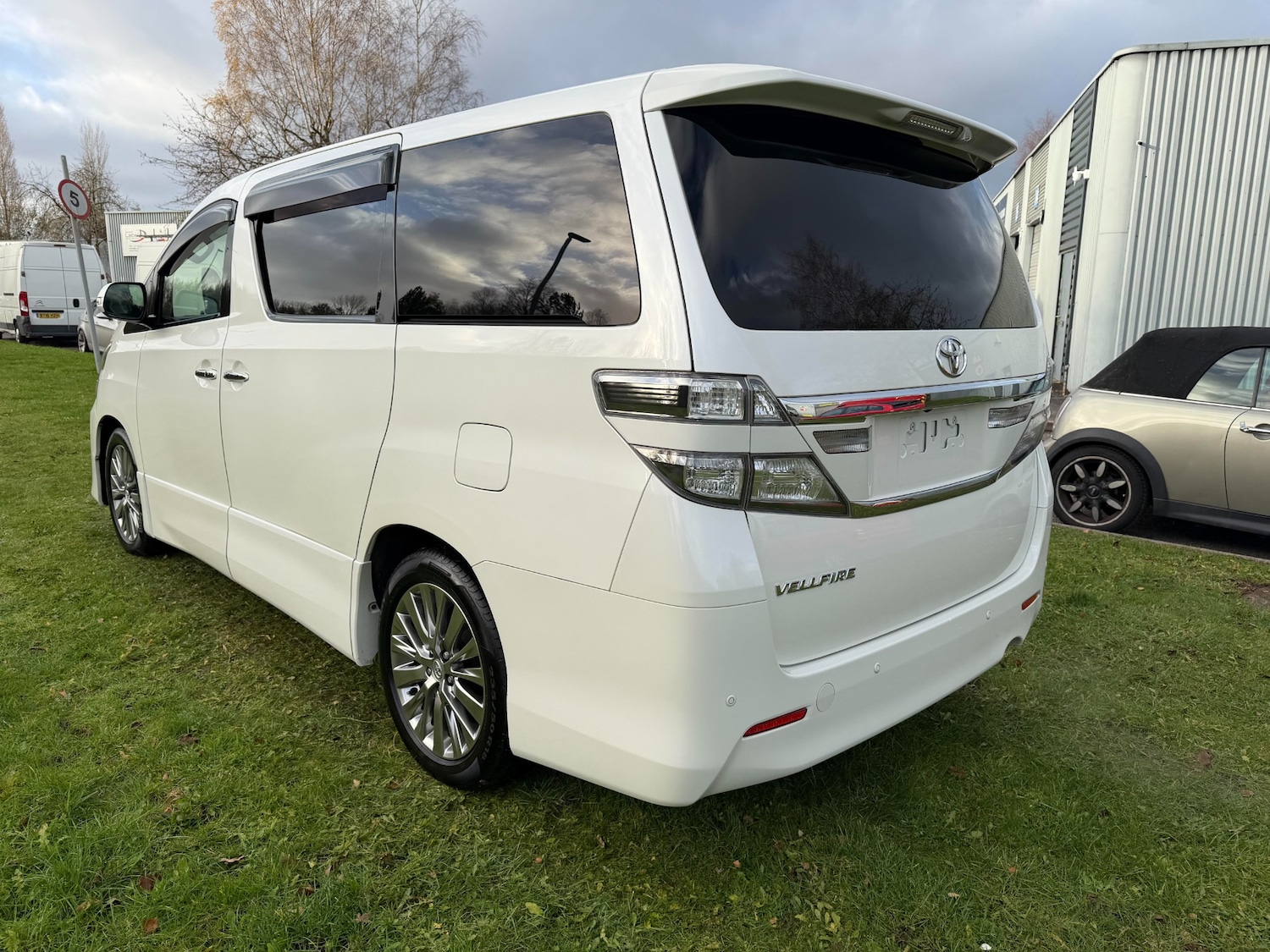 Used Toyota Vellfire 2025 for sale - 76766889: Photo 6