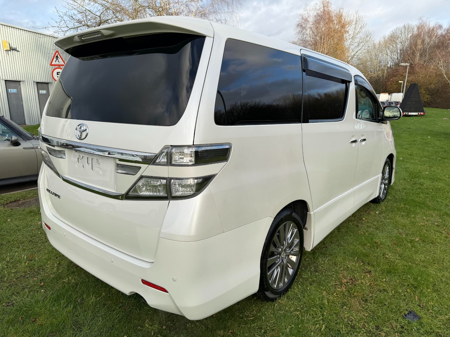 Used Toyota Vellfire 2025 for sale - 76766889: Photo 8