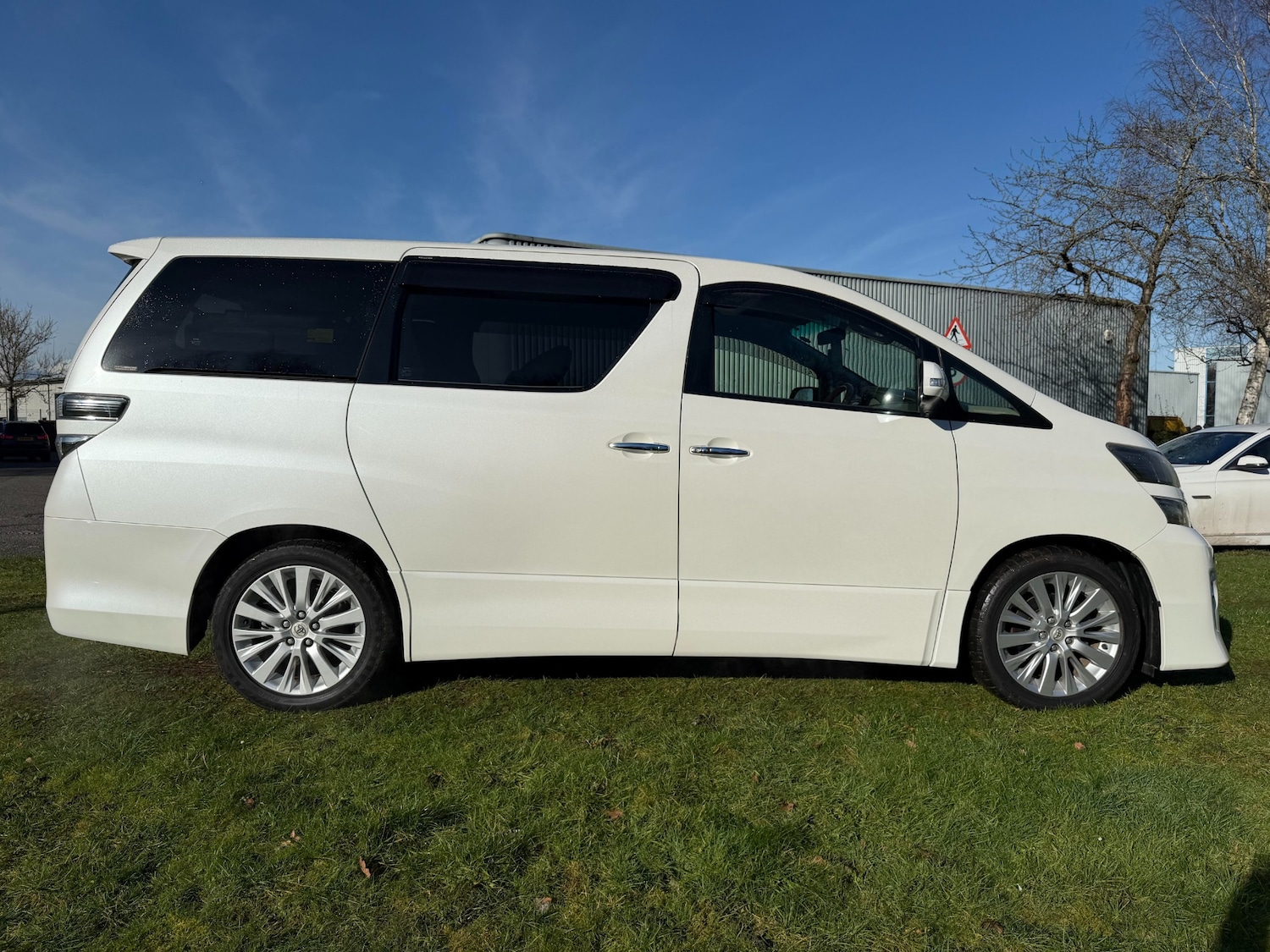 Used Toyota Vellfire 2012 for sale - 77569746: Photo 5