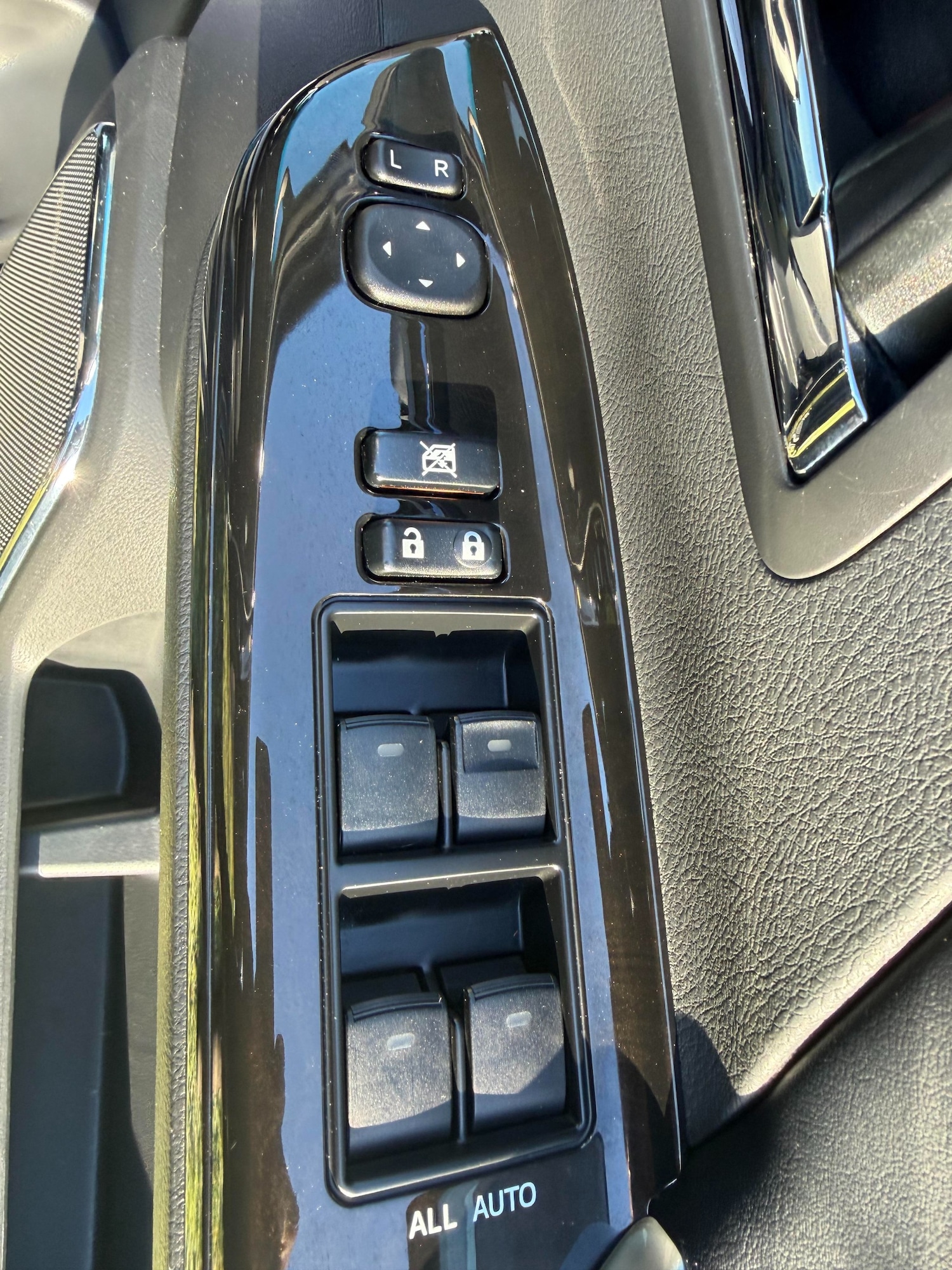 Used Toyota Vellfire 2012 for sale - 77556061: Photo 22