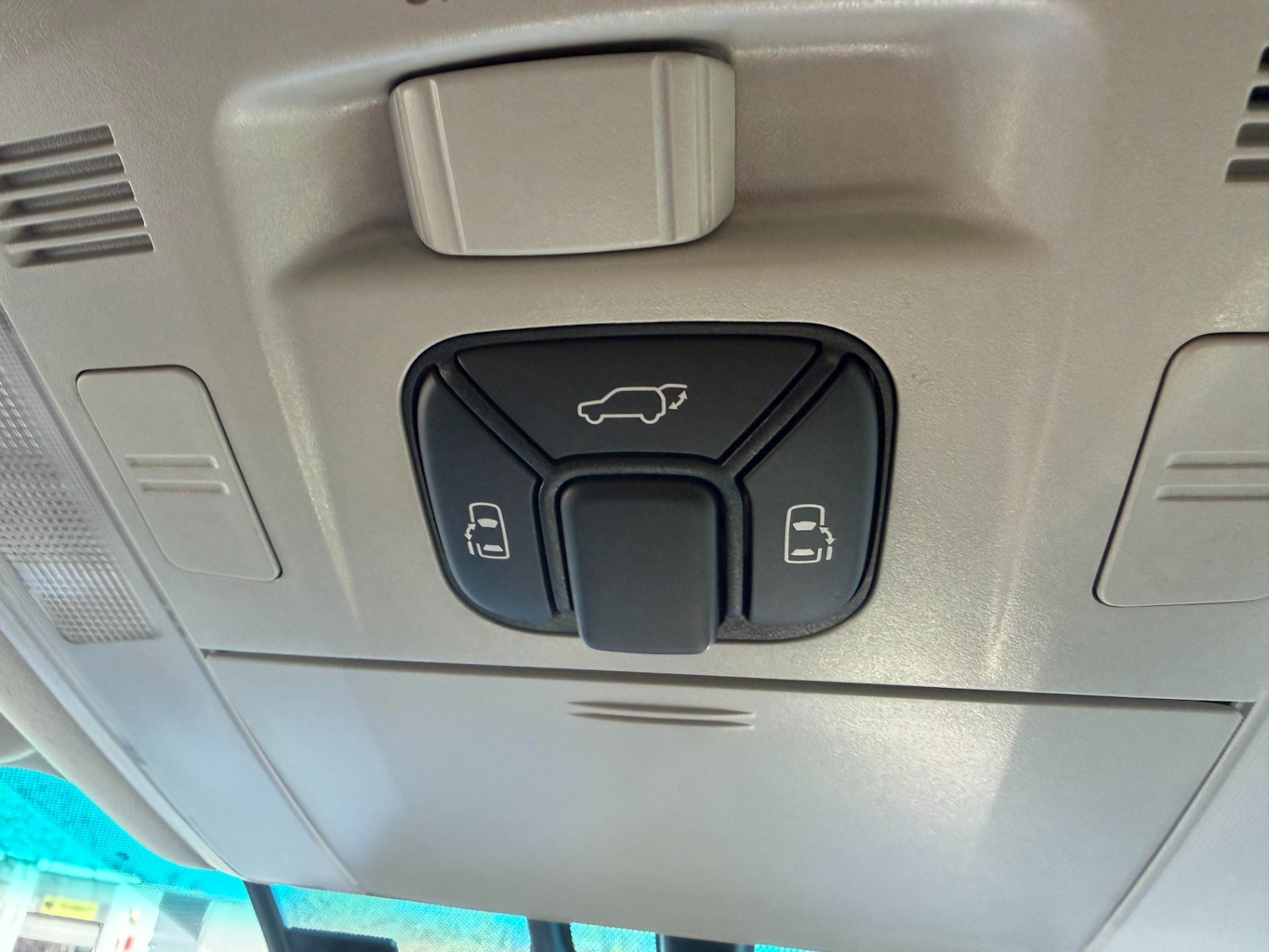 Used Toyota Vellfire 2012 for sale - 77556061: Photo 26