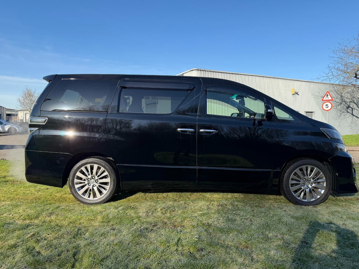 Used Toyota Vellfire 2012 for sale - 77556061: Photo 4