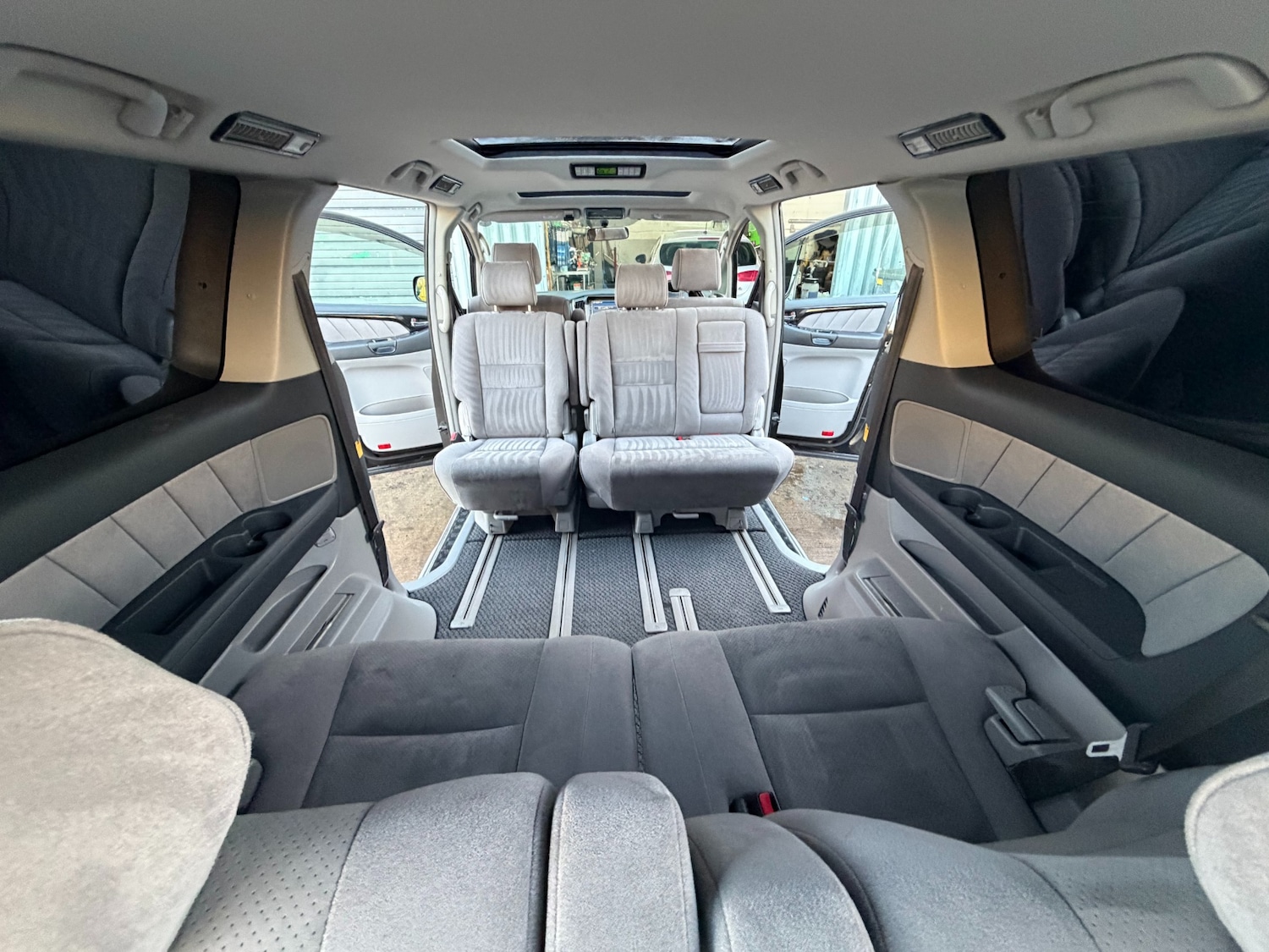 Used Toyota Alphard 2006 for sale - 77103901: Photo 17