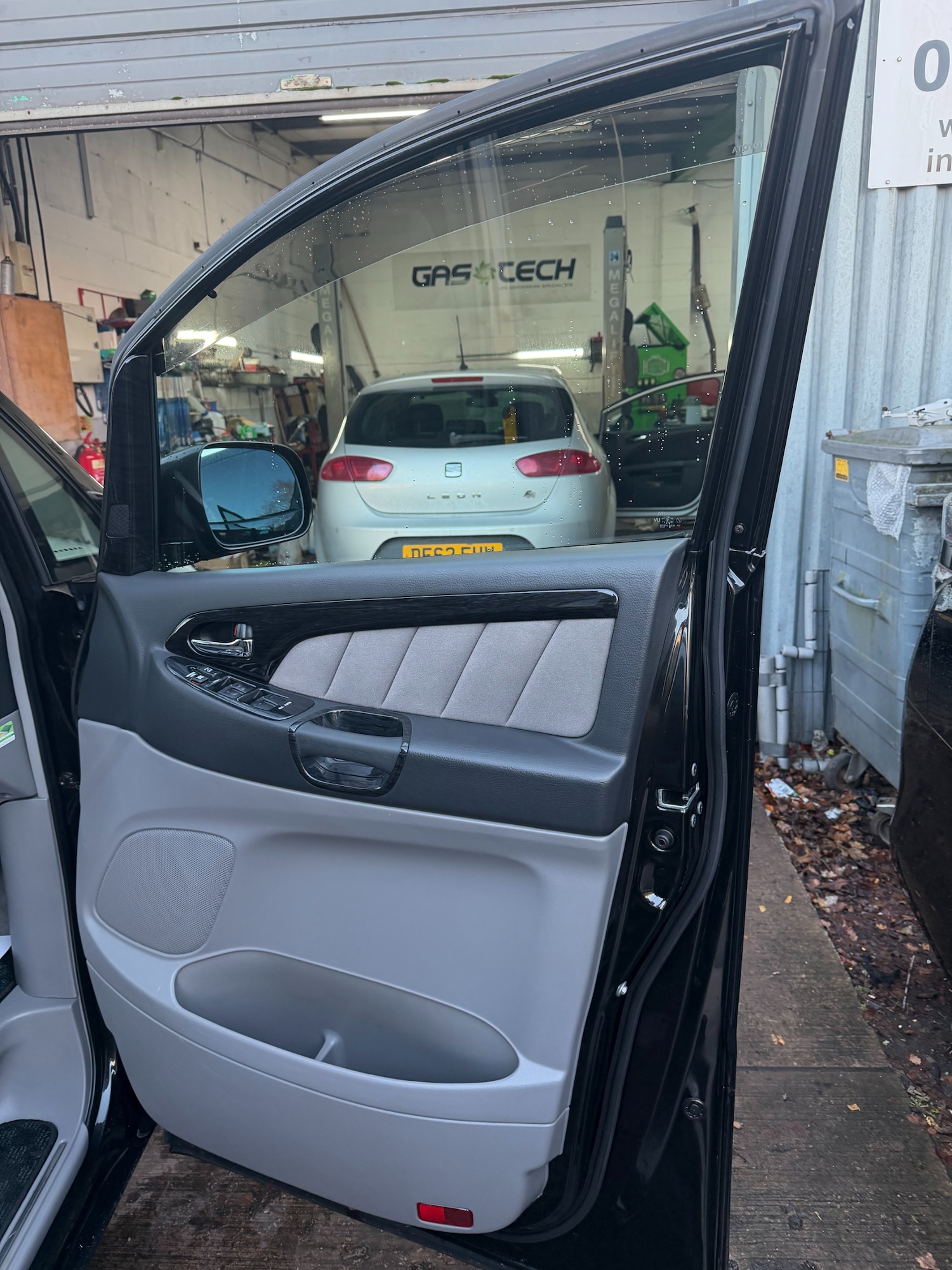 Used Toyota Alphard 2006 for sale - 77103901: Photo 18