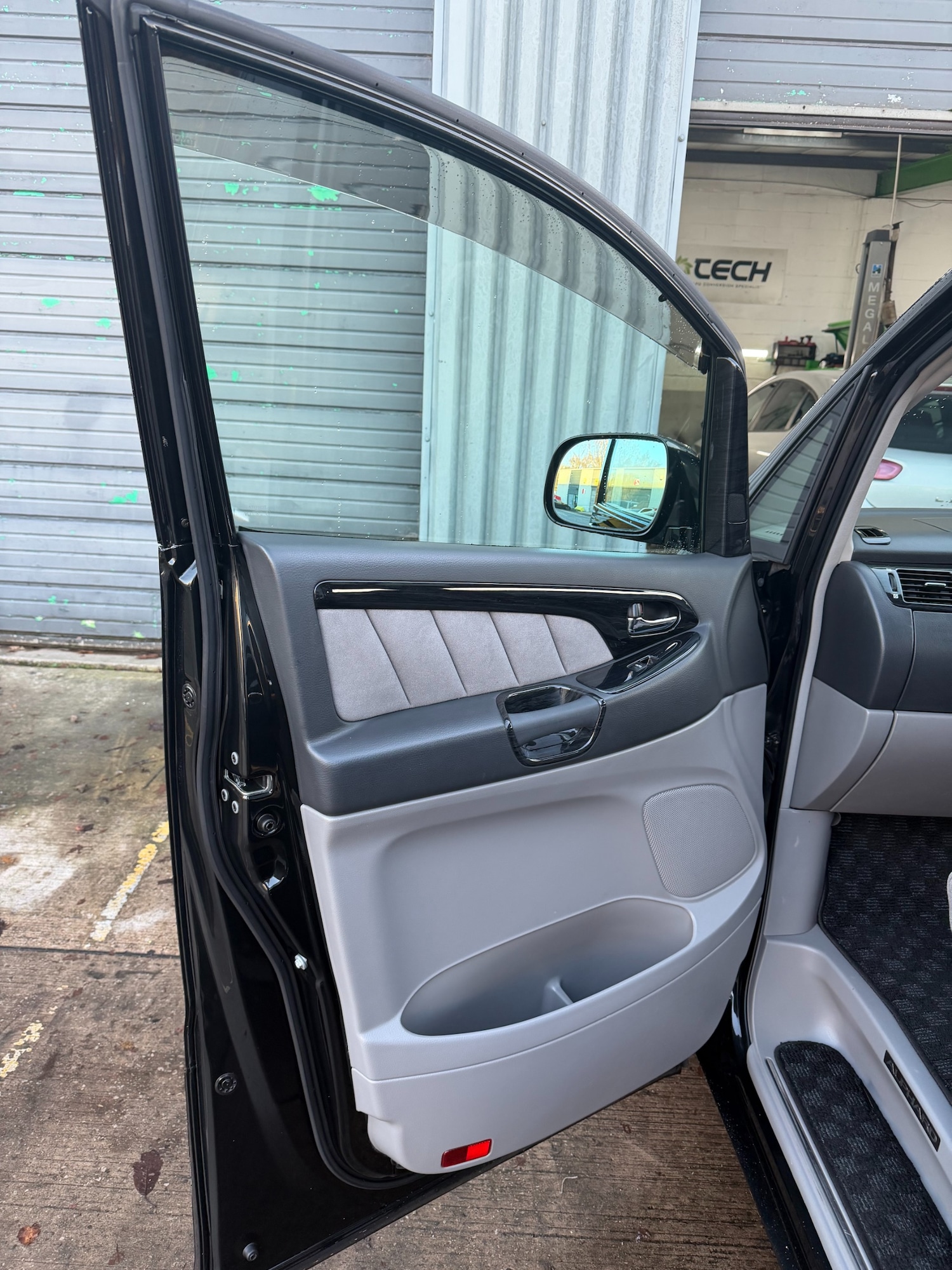 Used Toyota Alphard 2006 for sale - 77103901: Photo 19