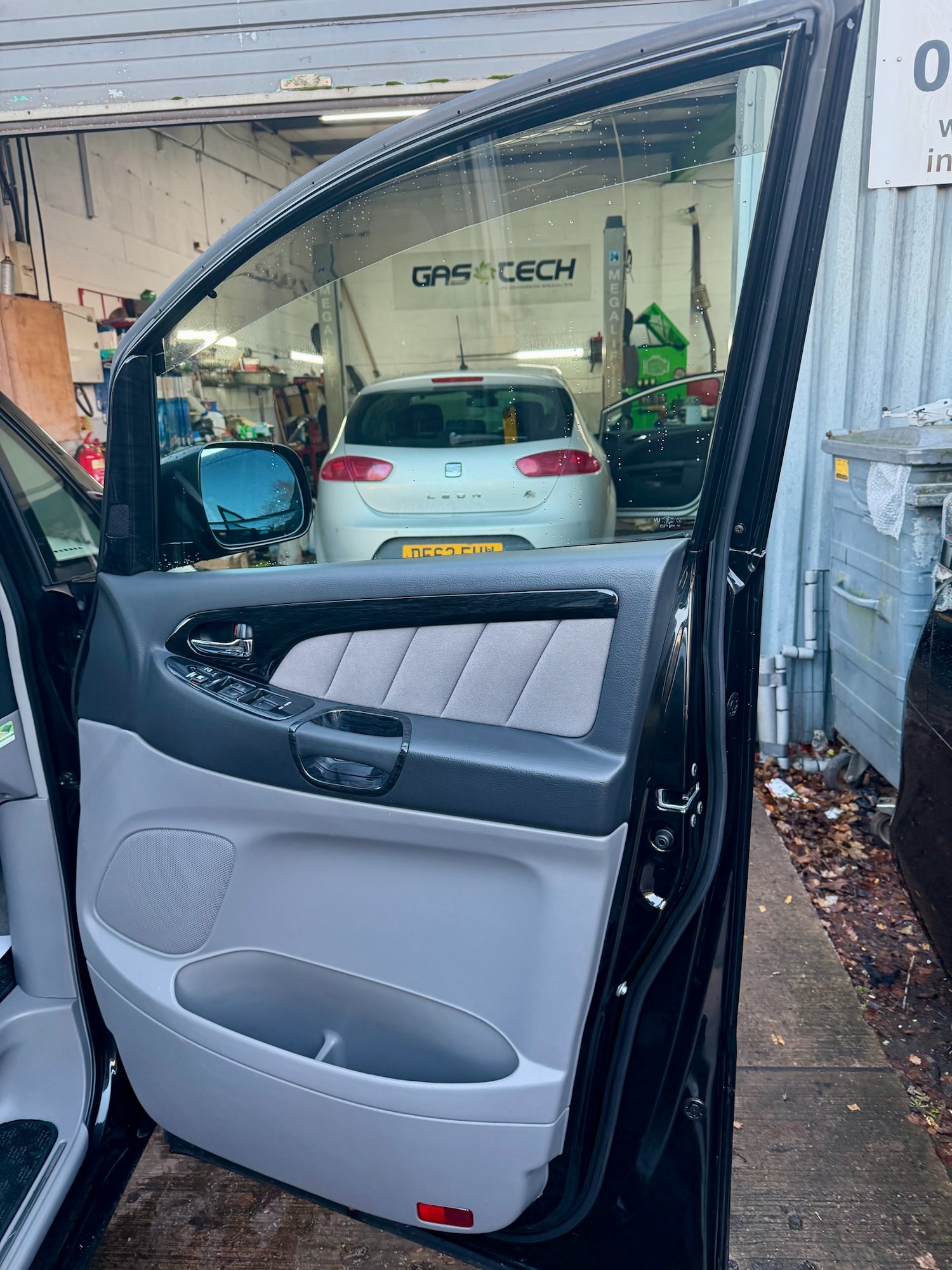 Used Toyota Alphard 2006 for sale - 77103901: Photo 30