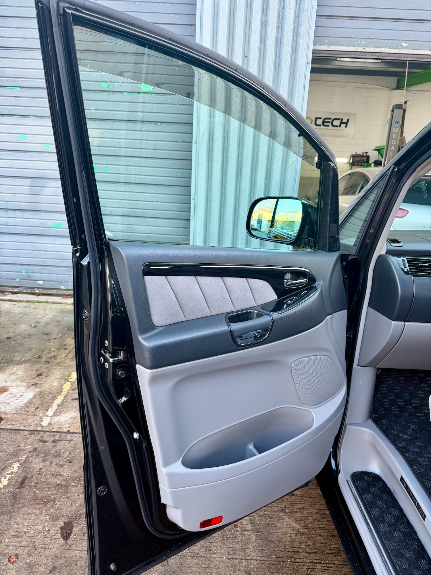 Used Toyota Alphard 2006 for sale - 77103901: Photo 31