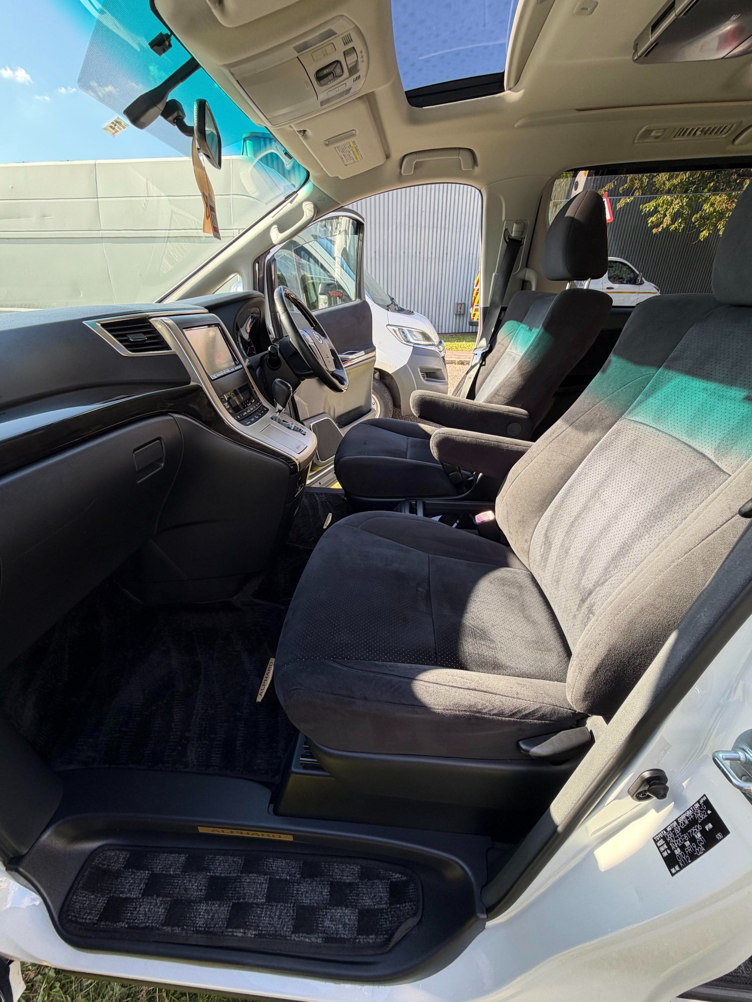 Used Toyota Alphard 2011 for sale - 76066820: Photo 10