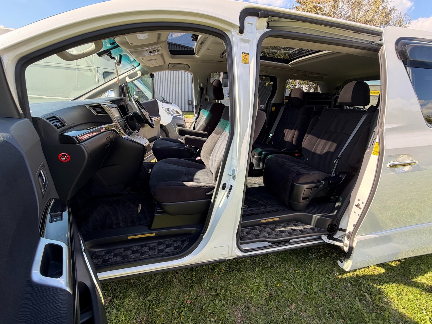 Used Toyota Alphard 2011 for sale - 76066820: Photo 11