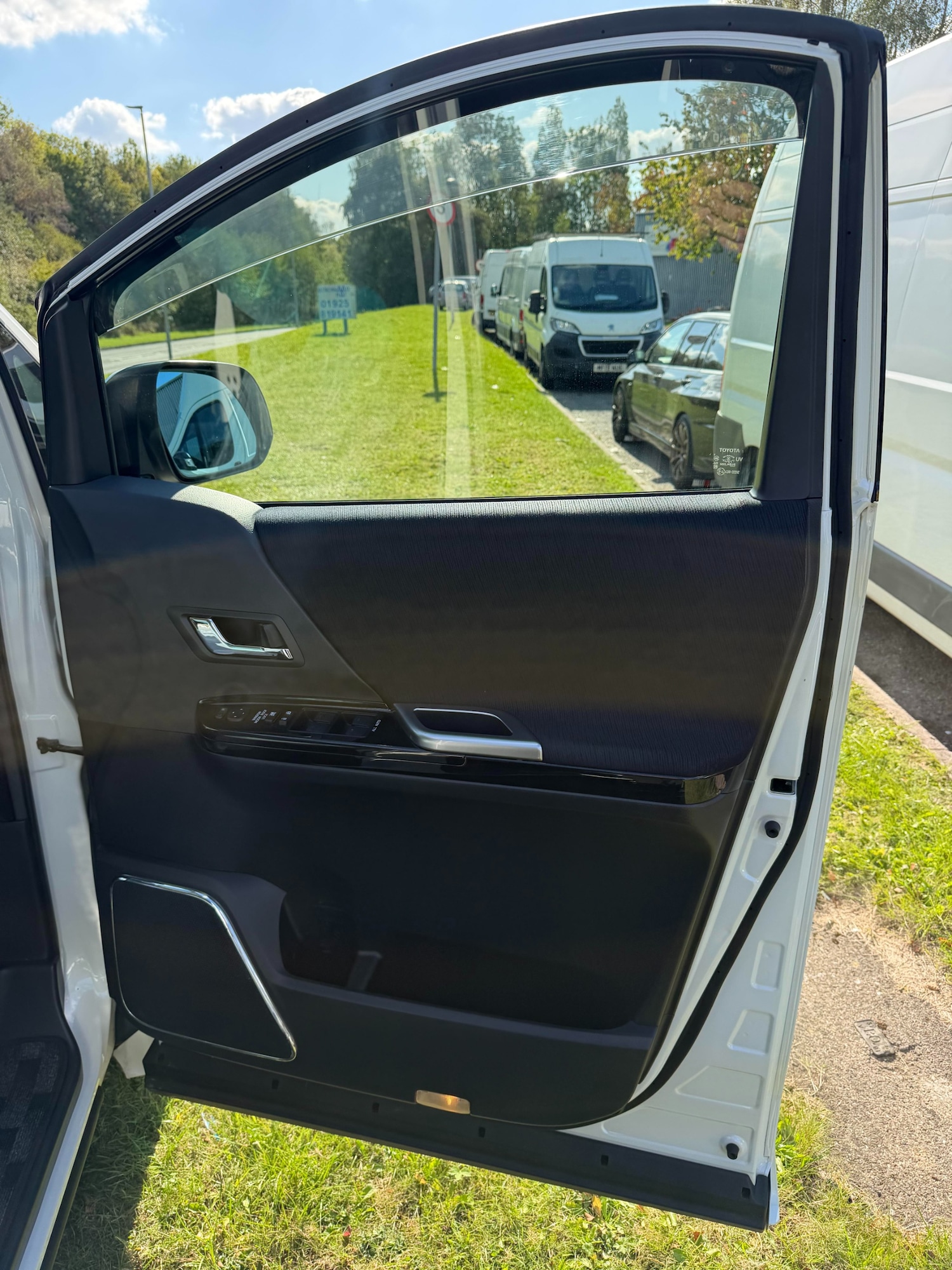 Used Toyota Alphard 2011 for sale - 76066820: Photo 20